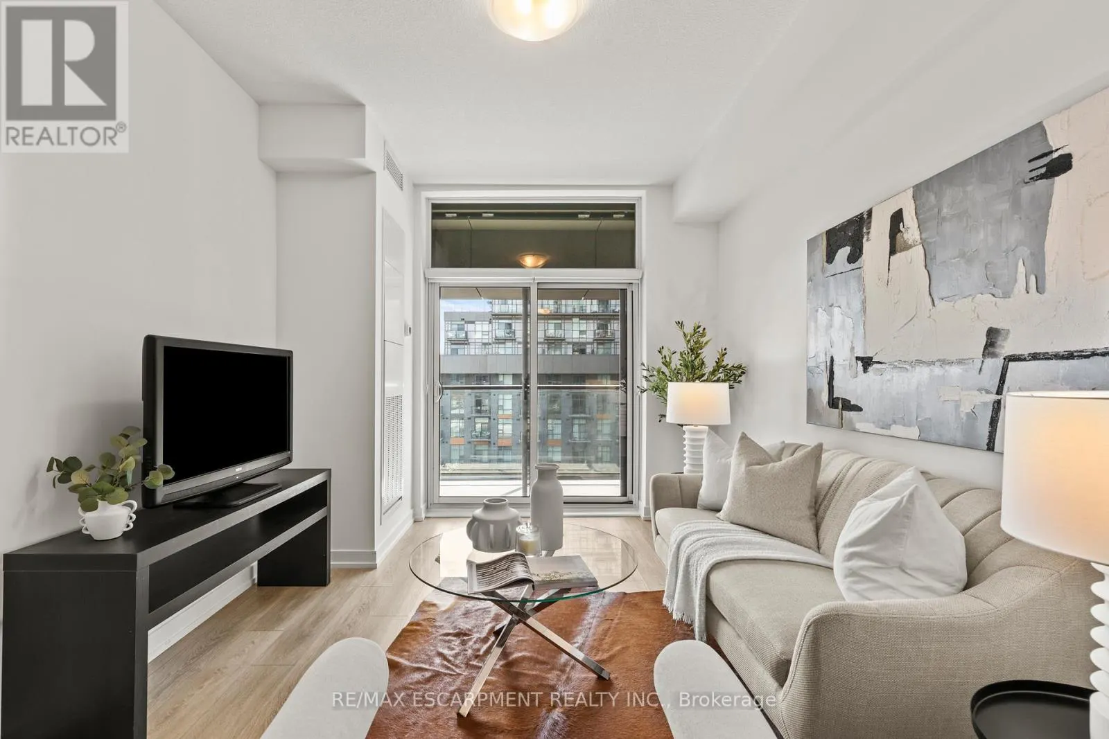 433 - 460 DUNDAS STREET E