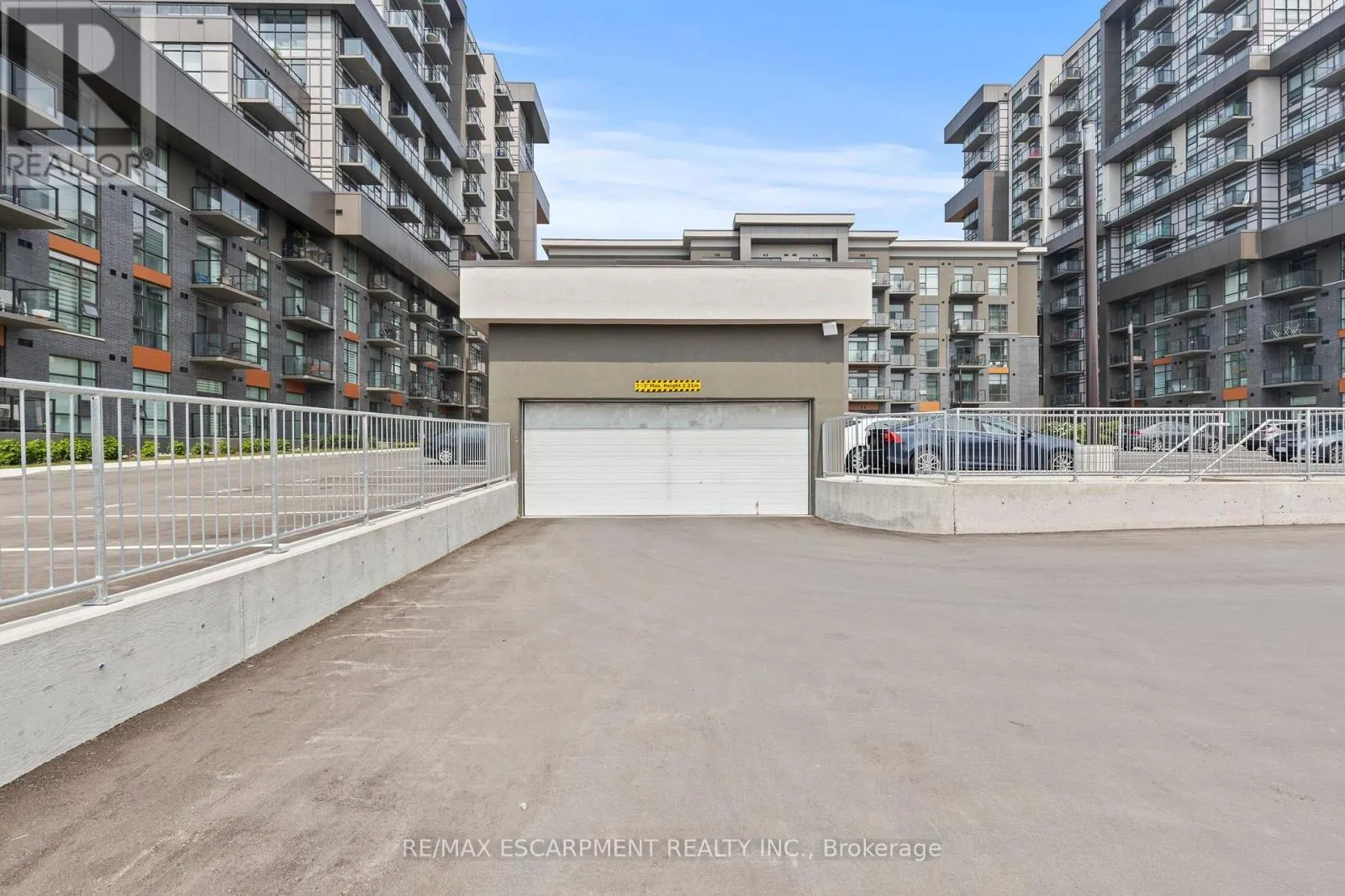 433 - 460 DUNDAS STREET E