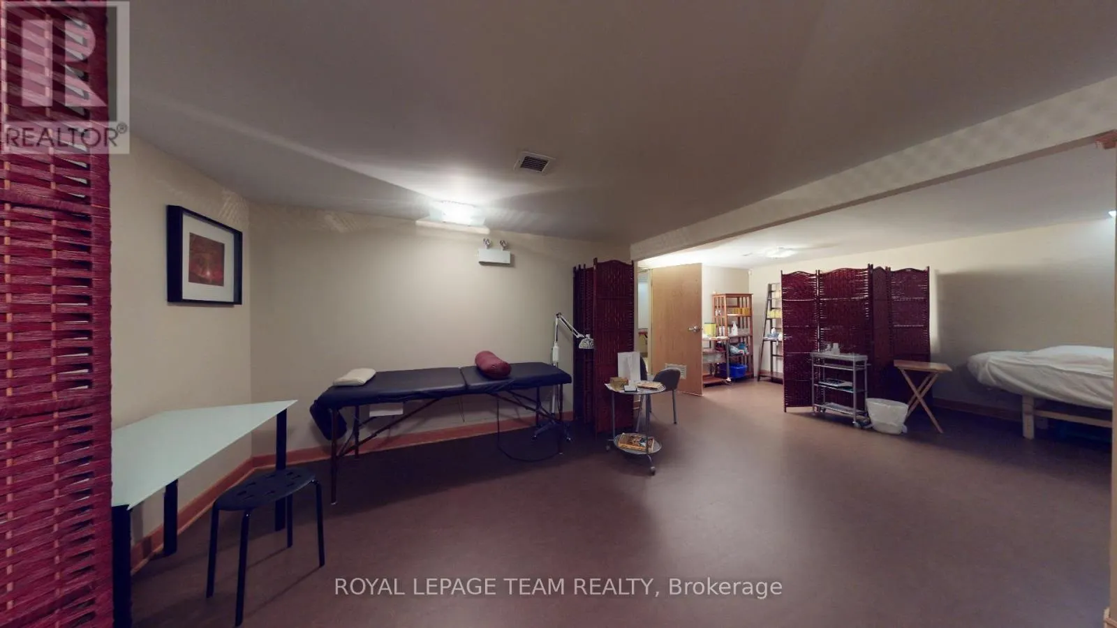 942 MERIVALE ROAD