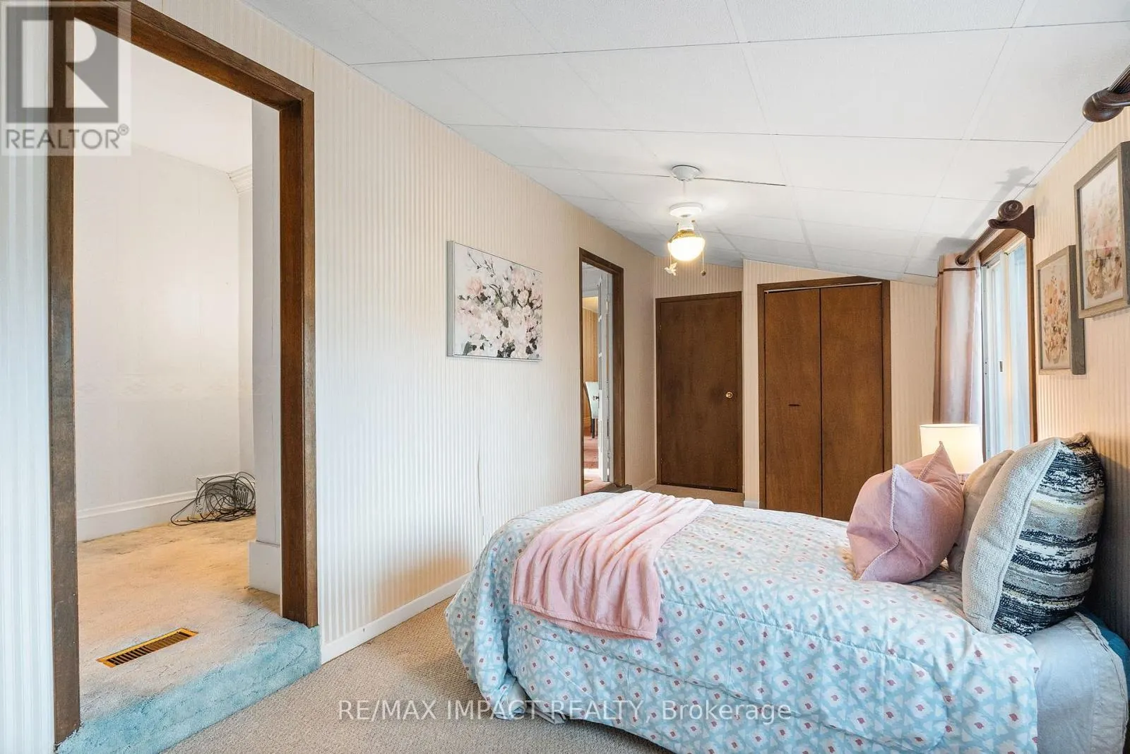 18 SPENCER STREET W