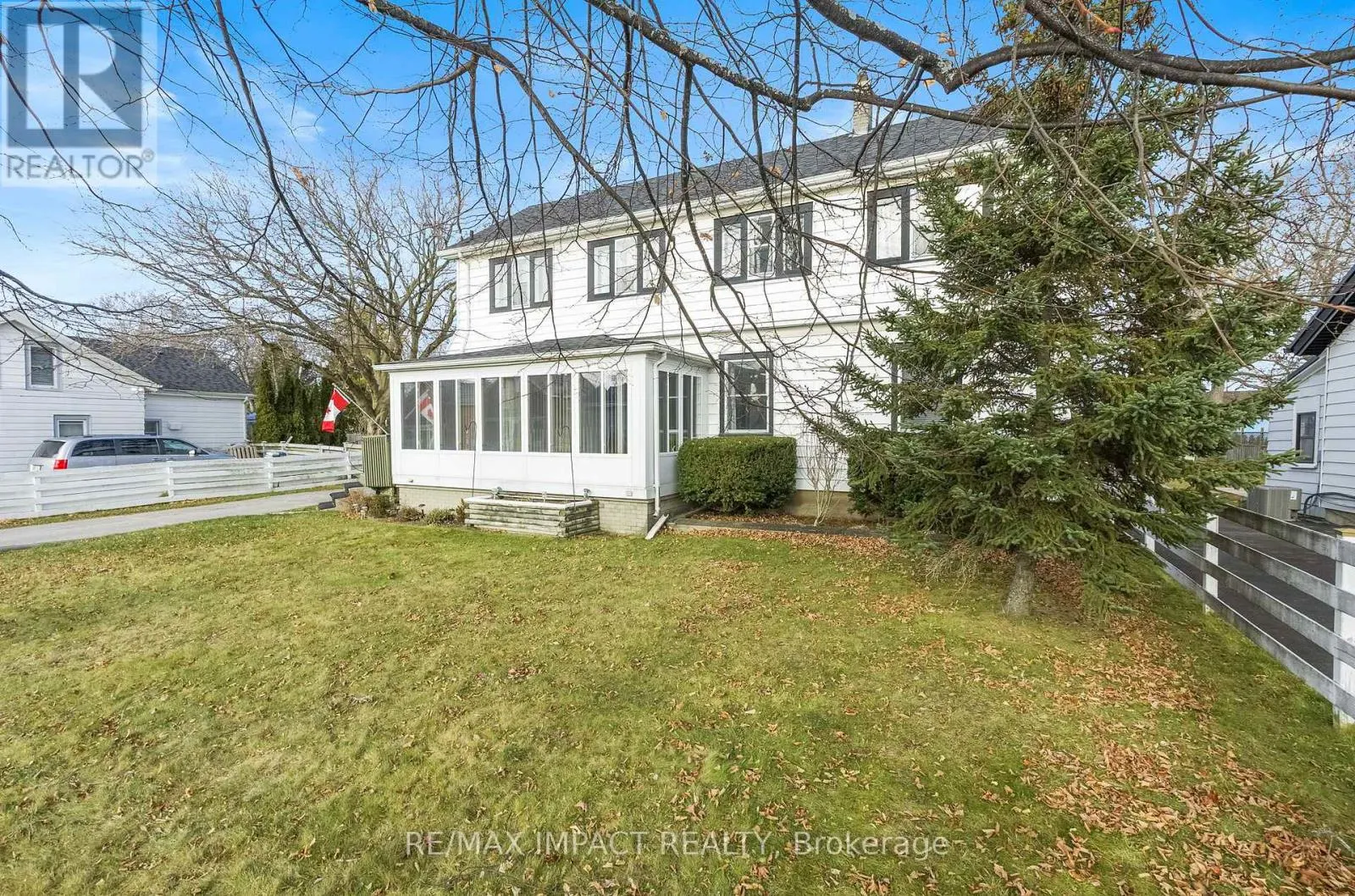 18 SPENCER STREET W