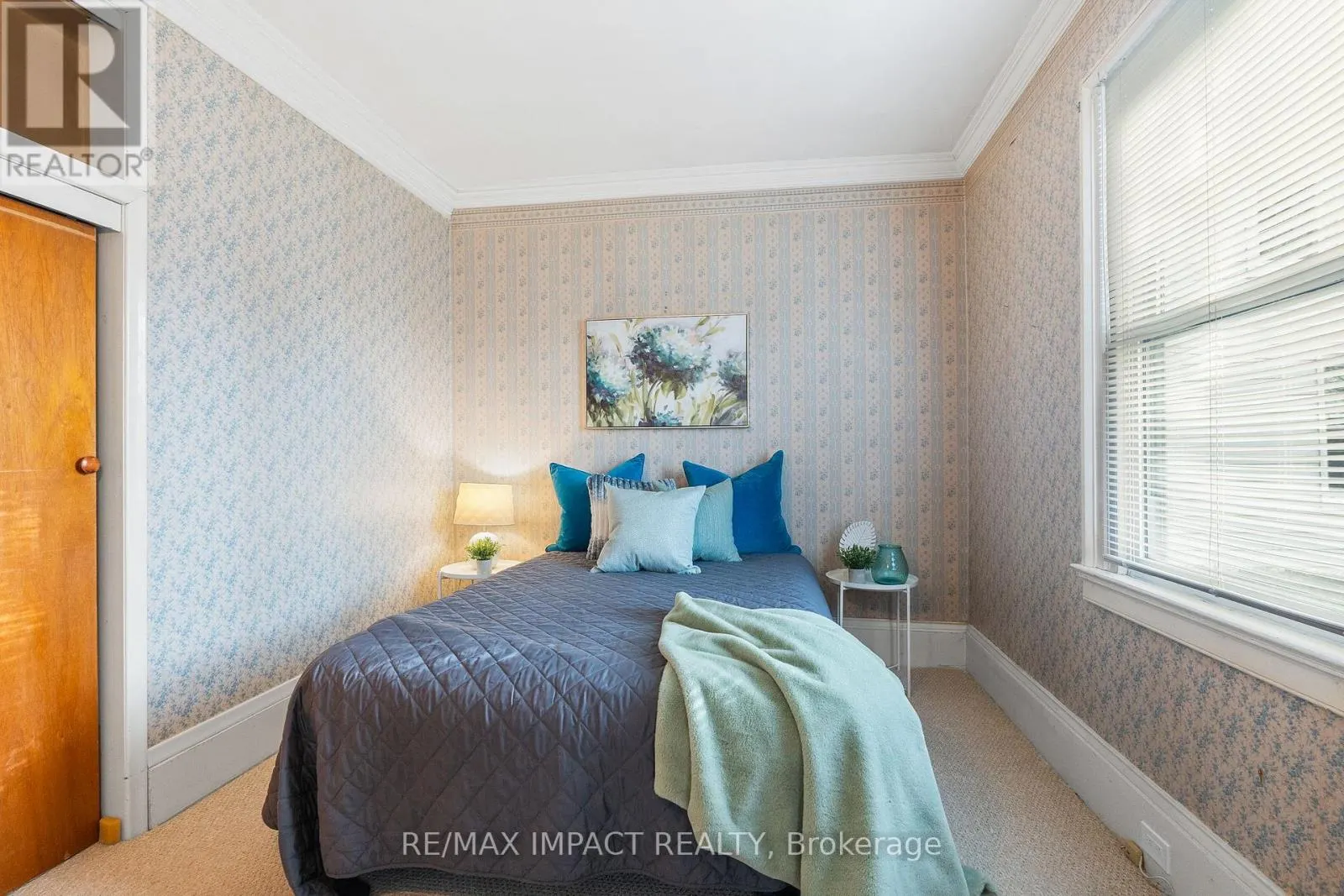 18 SPENCER STREET W