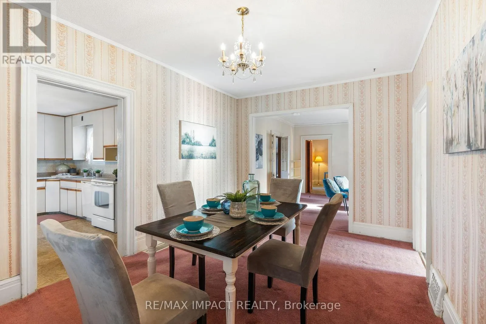 18 SPENCER STREET W