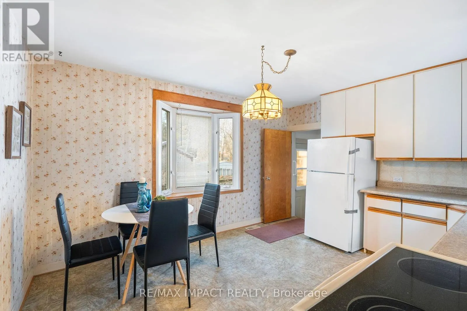 18 SPENCER STREET W