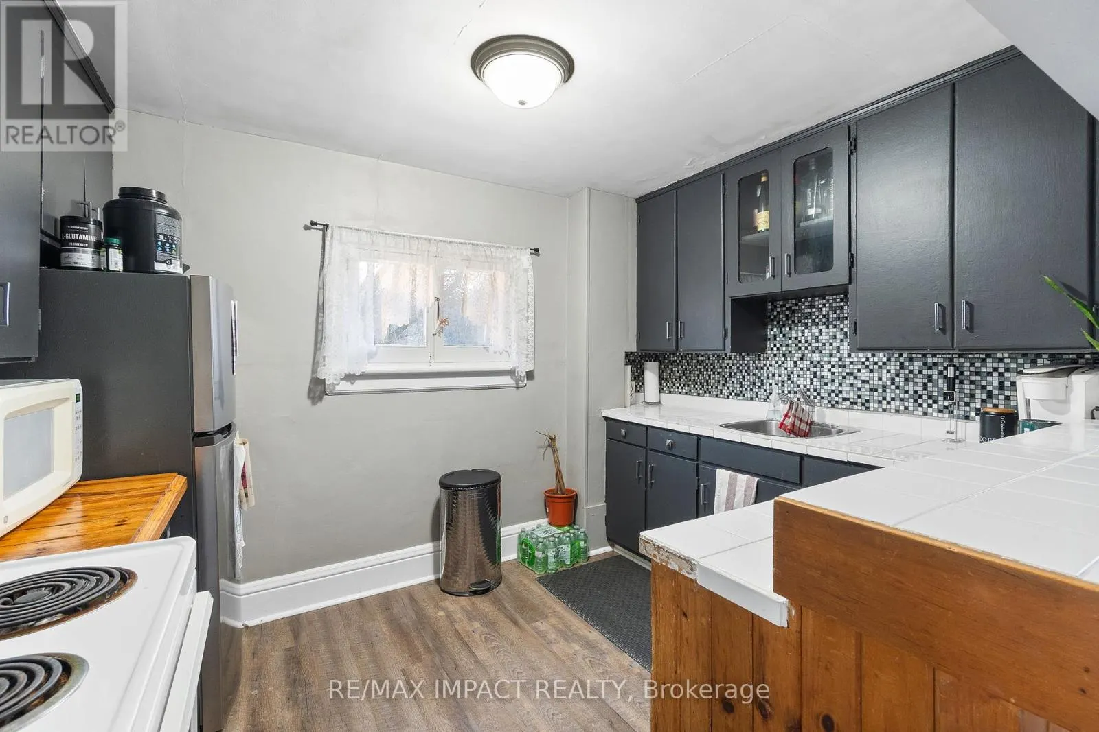 18 SPENCER STREET W