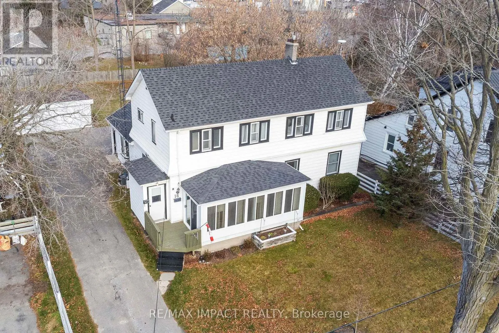 18 SPENCER STREET W