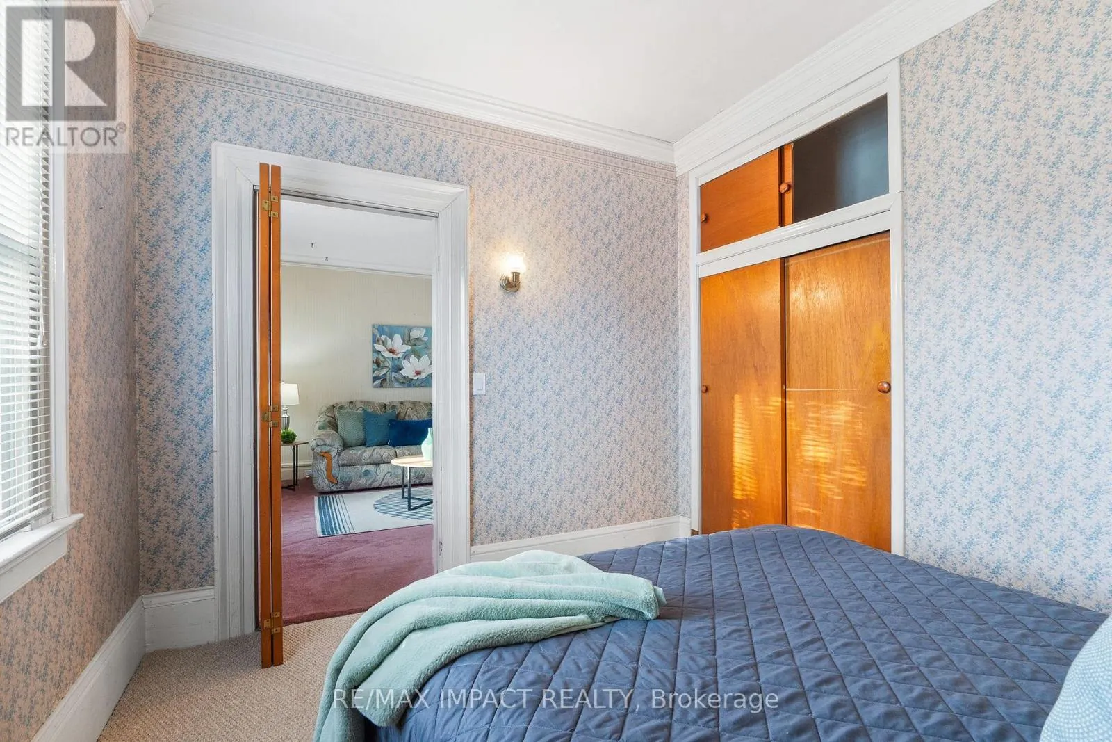 18 SPENCER STREET W
