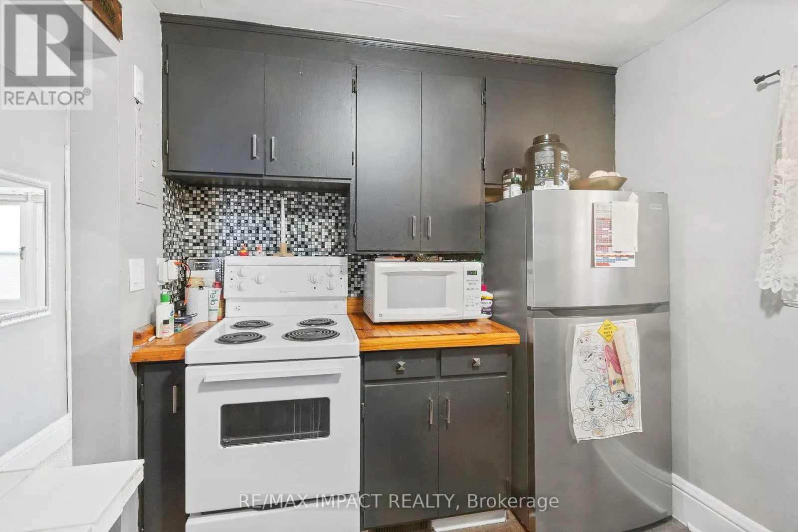 18 SPENCER STREET W