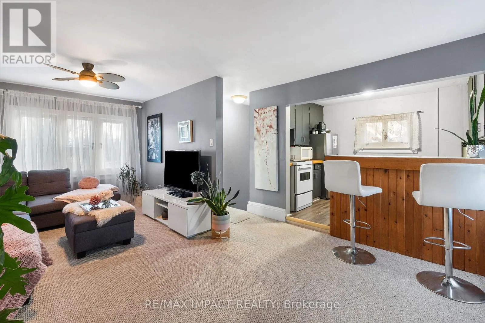 18 SPENCER STREET W