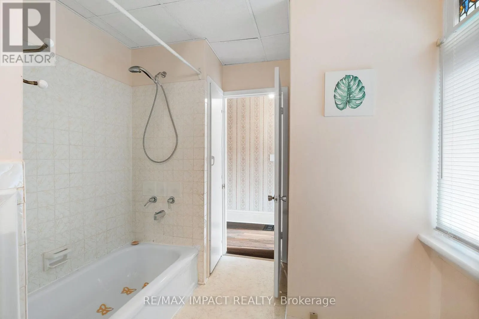 18 SPENCER STREET W