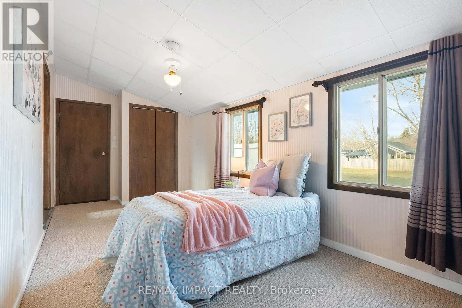 18 SPENCER STREET W