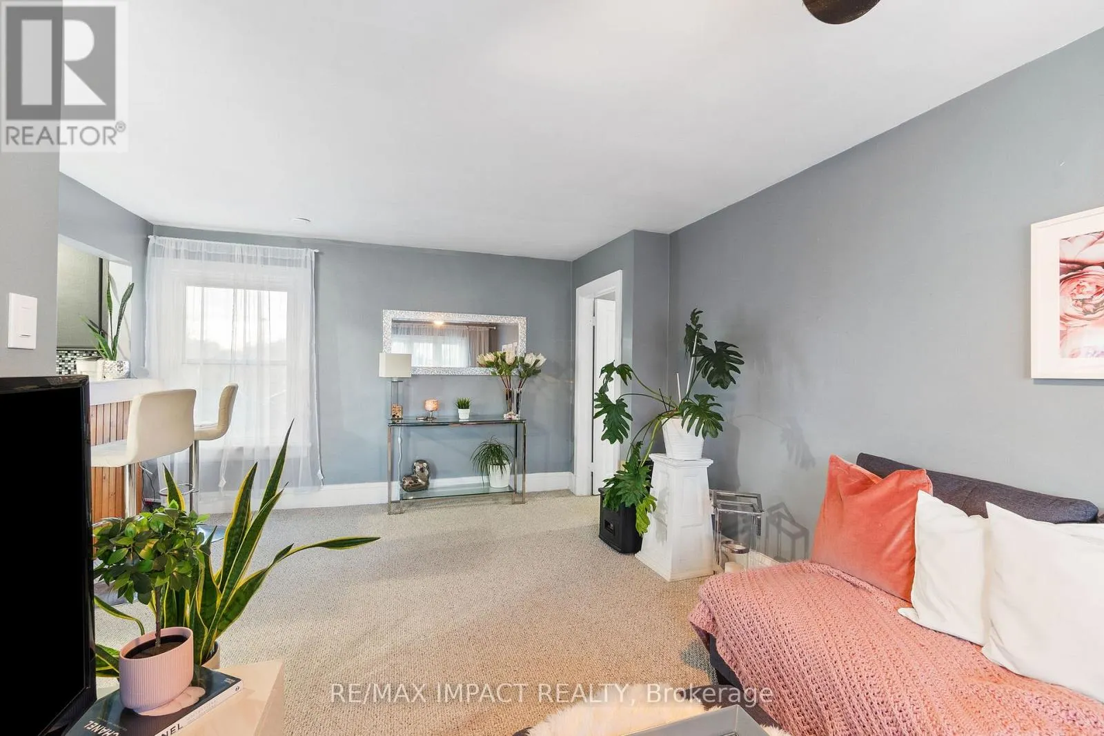 18 SPENCER STREET W