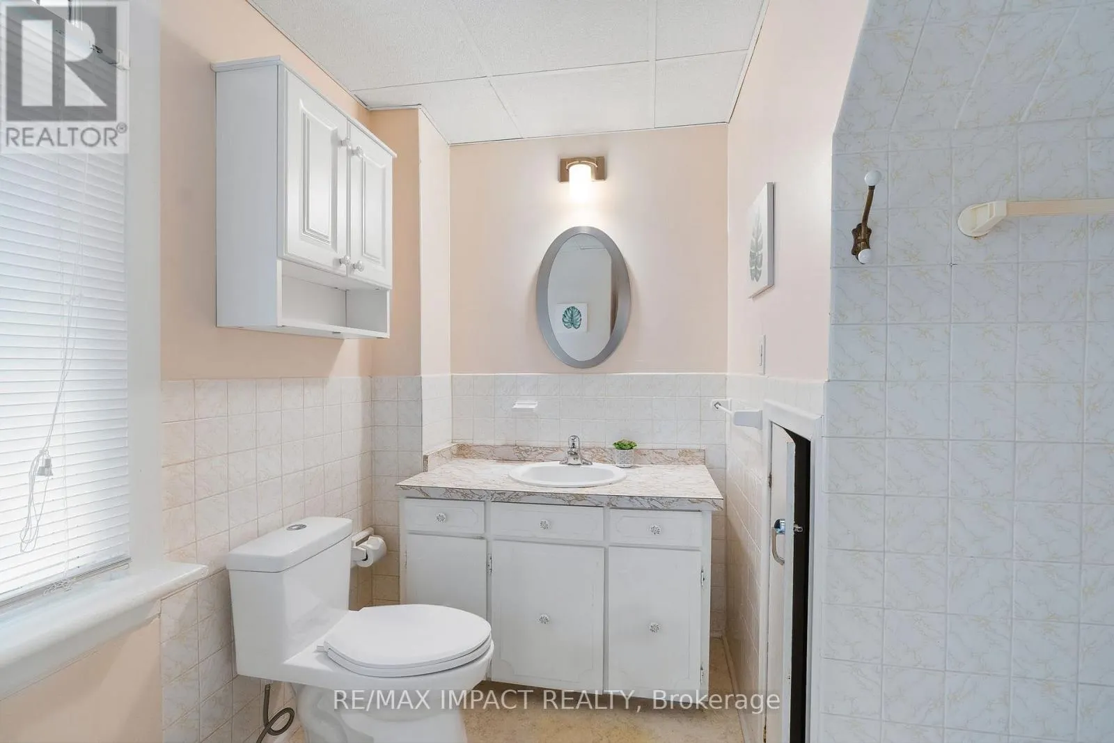 18 SPENCER STREET W