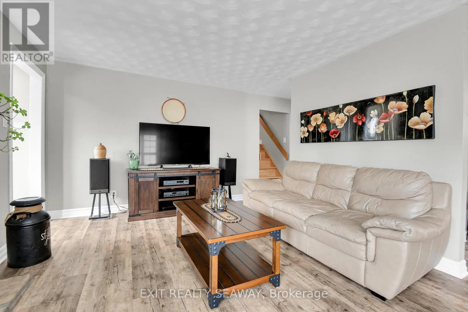 1211 LEONARD AVENUE