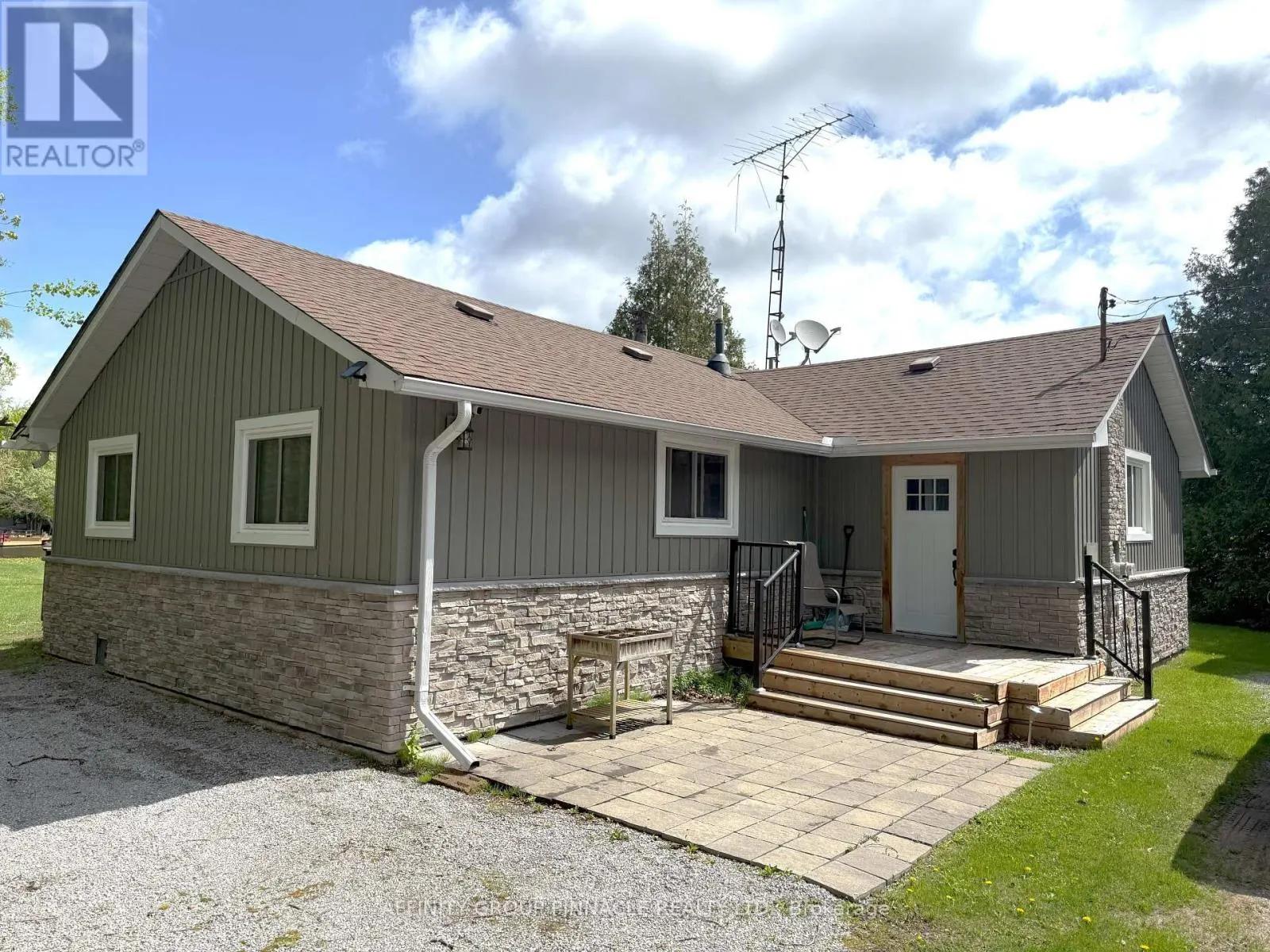 2473 SELWYN BAY LANE