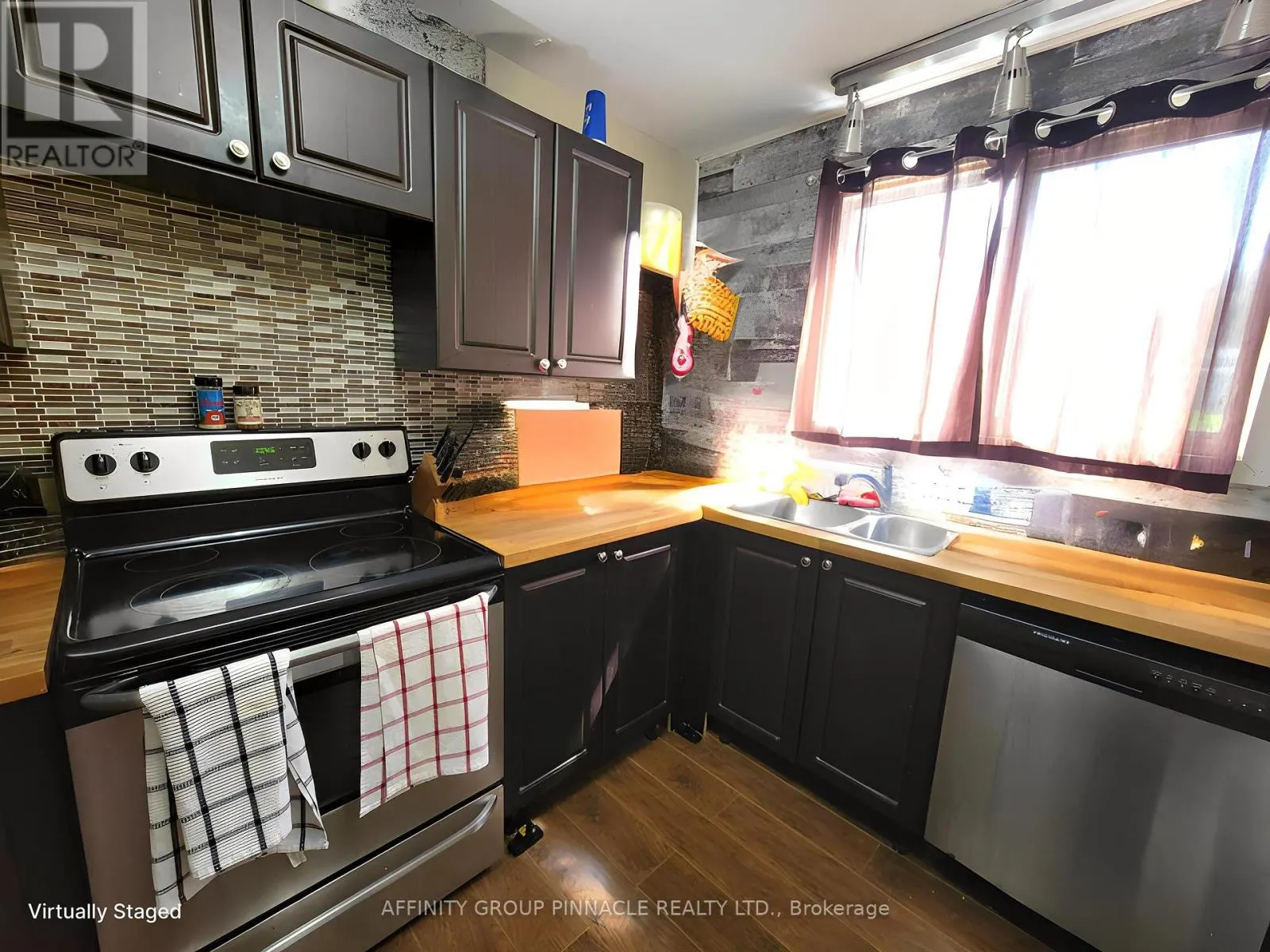 2473 SELWYN BAY LANE