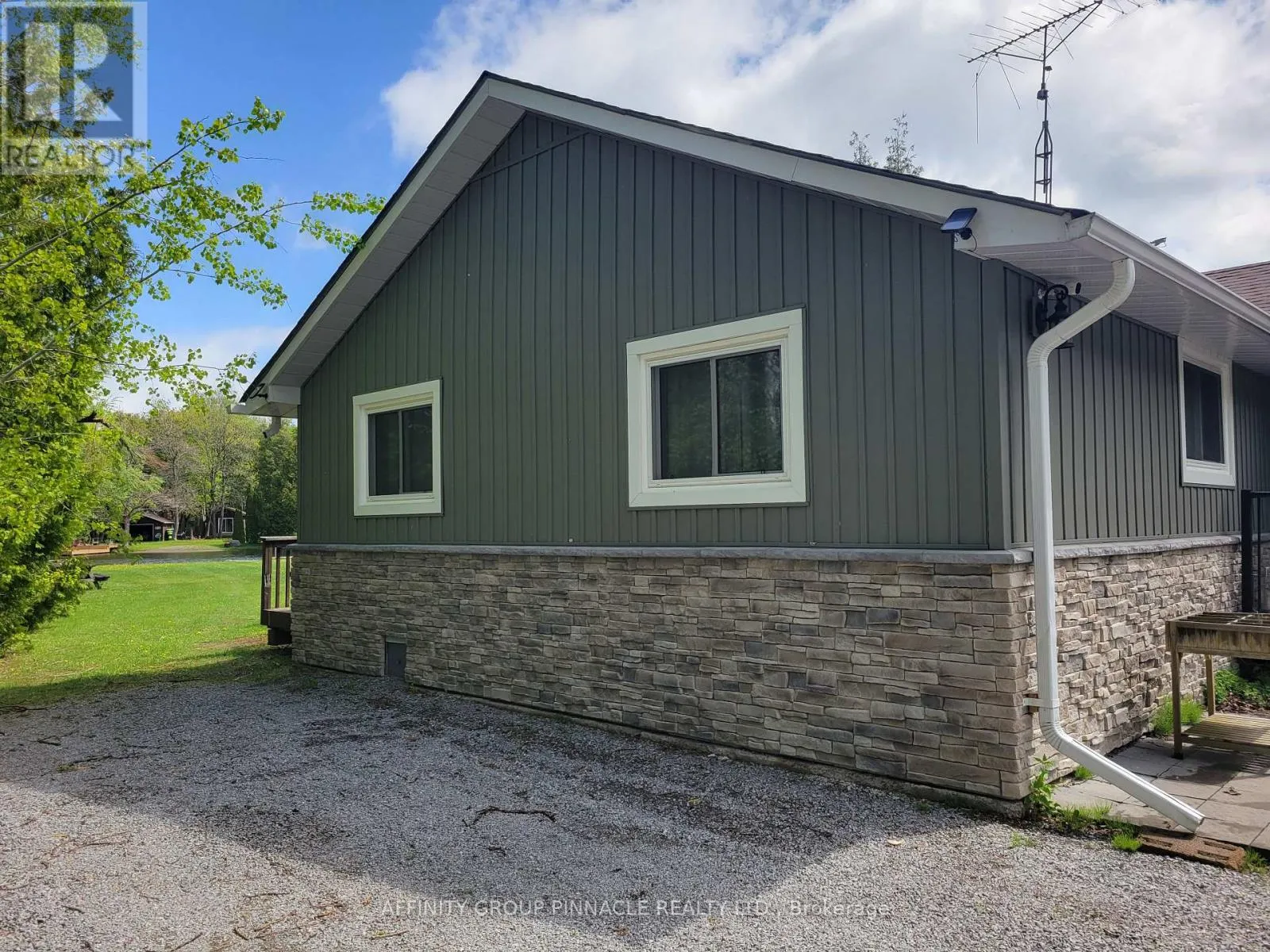 2473 SELWYN BAY LANE