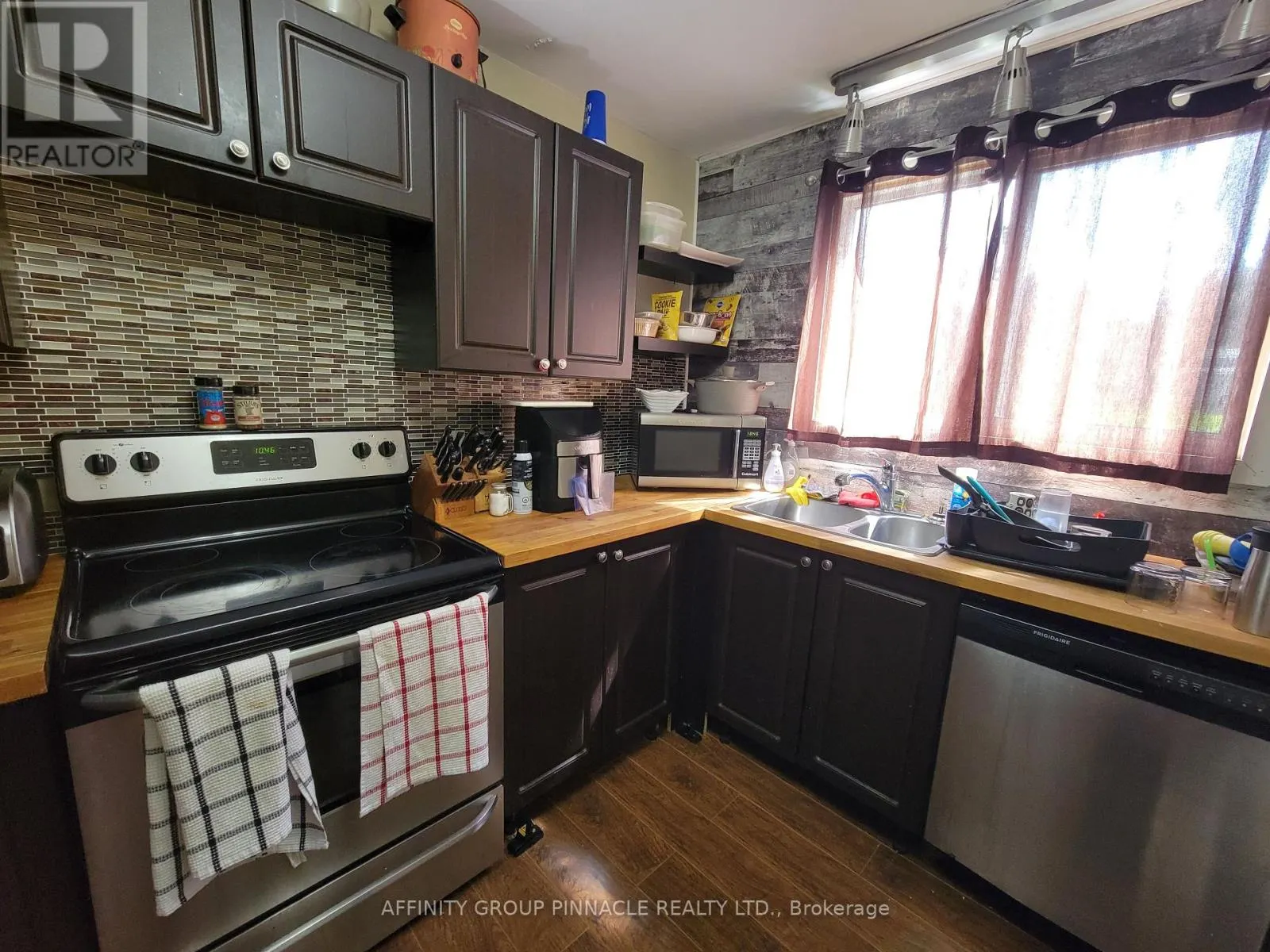 2473 SELWYN BAY LANE
