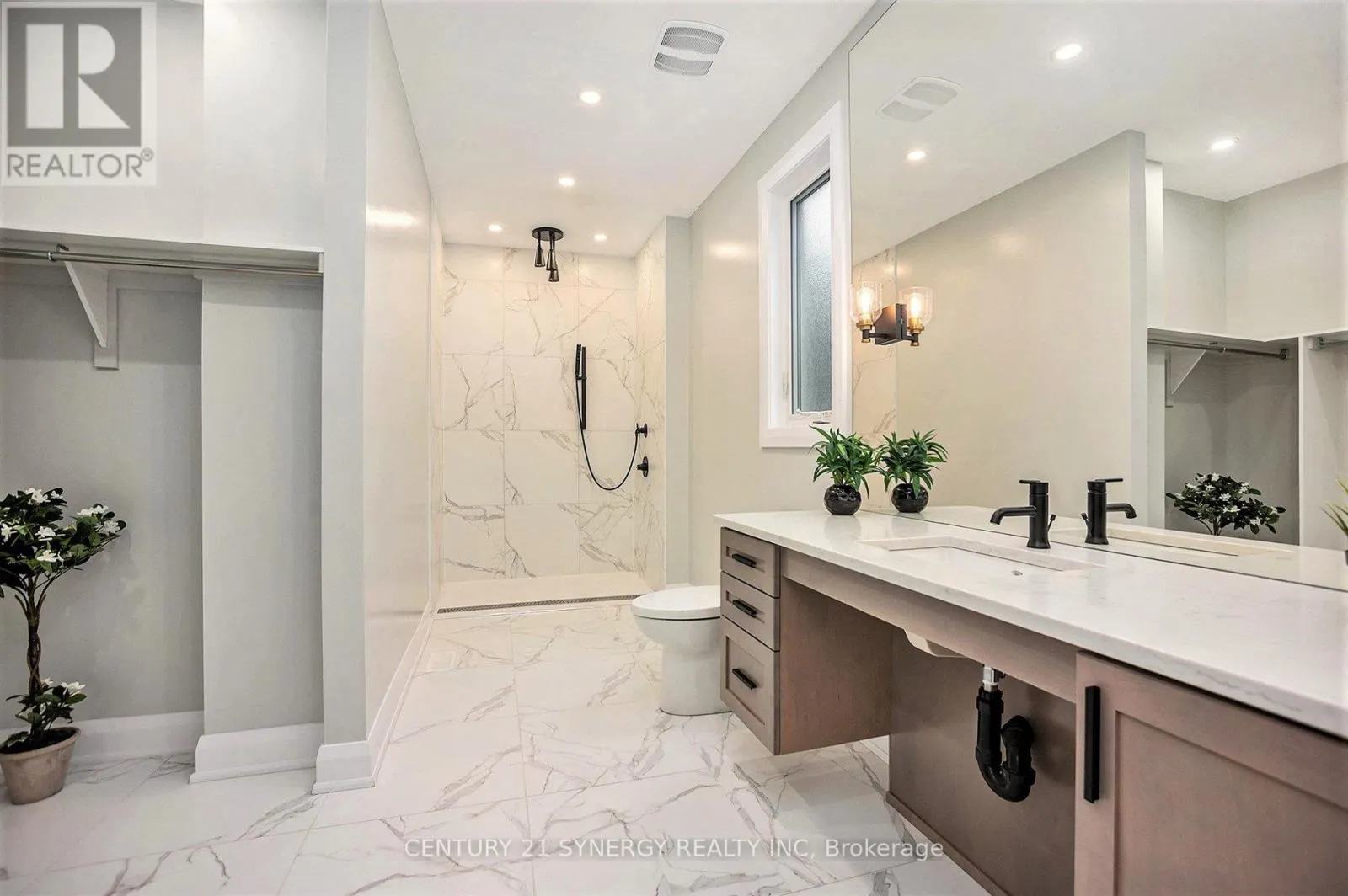 114 CHANDELLE PRIVATE