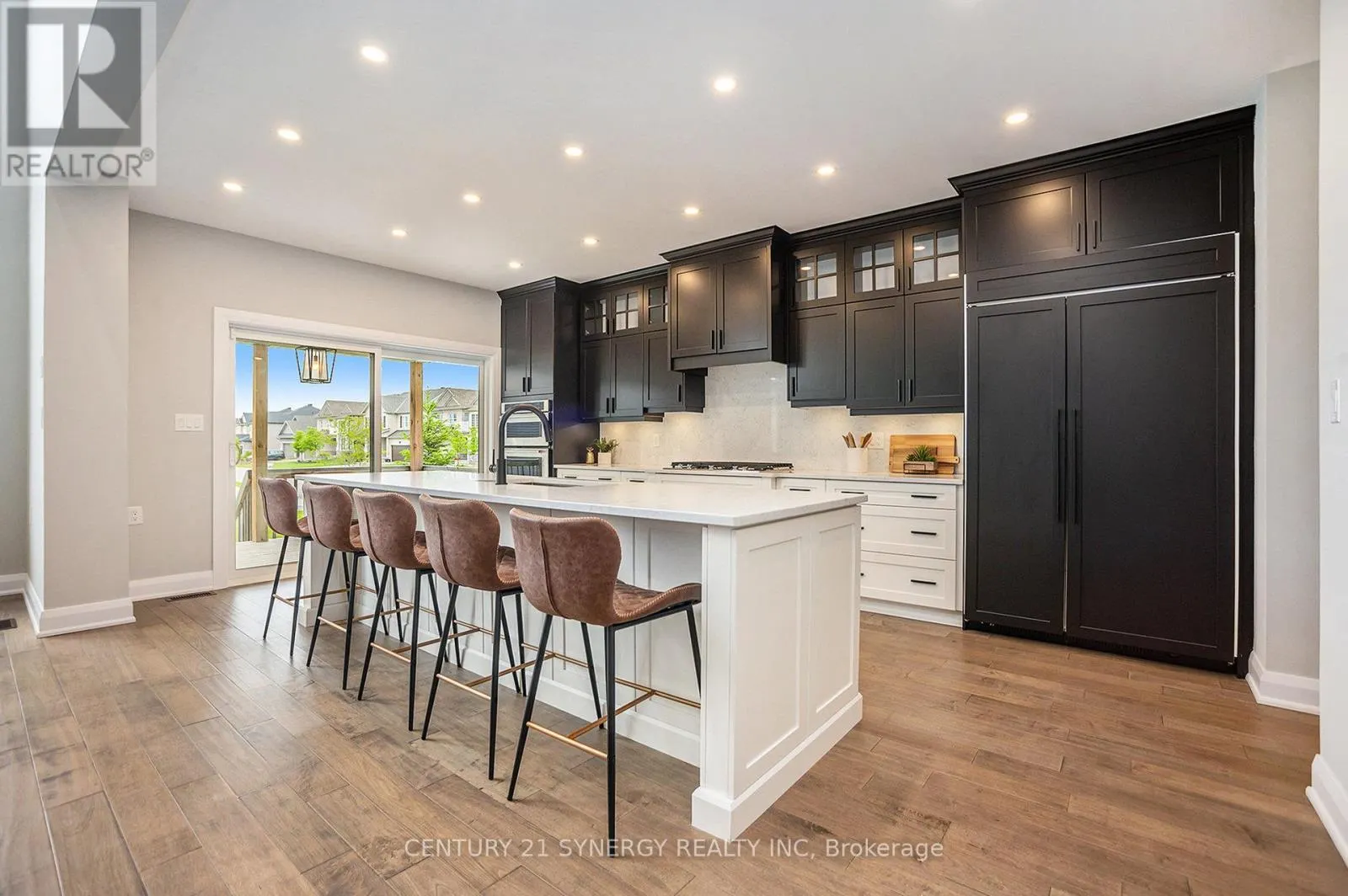114 CHANDELLE PRIVATE