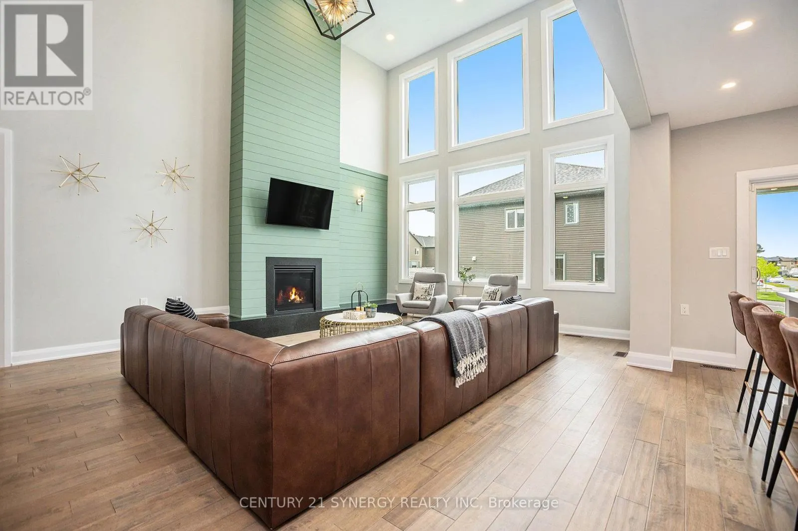 114 CHANDELLE PRIVATE