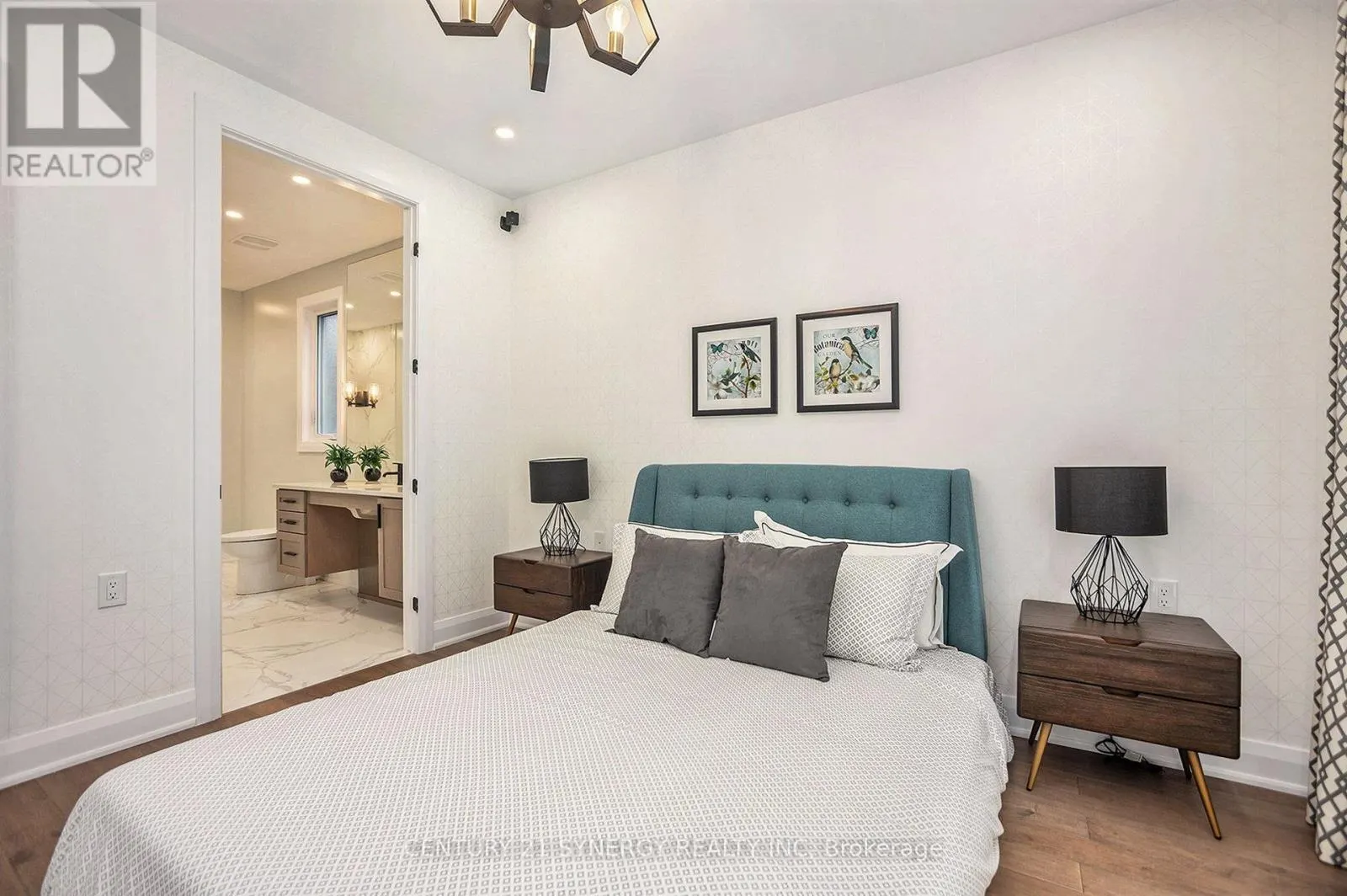 114 CHANDELLE PRIVATE
