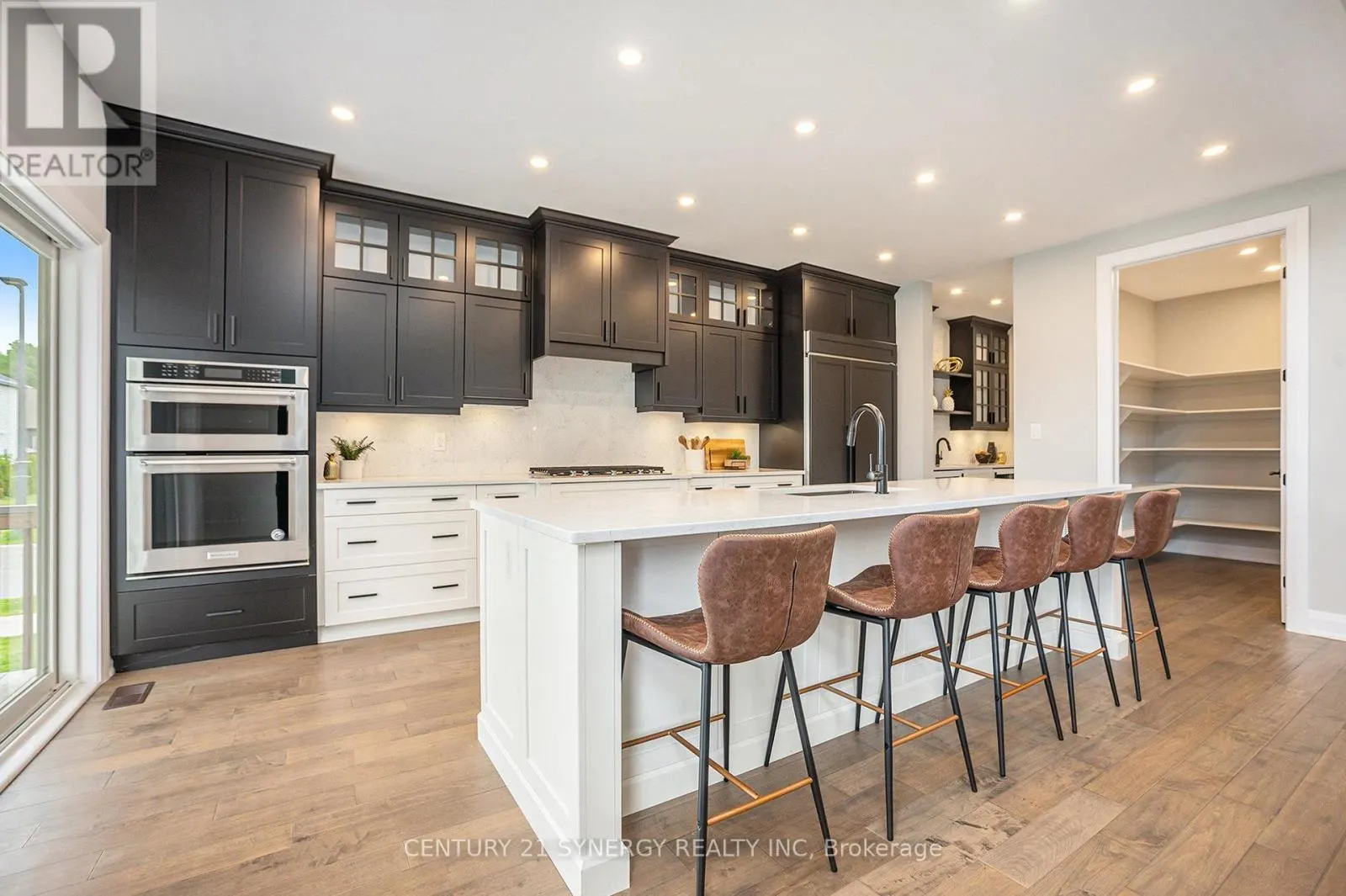 114 CHANDELLE PRIVATE