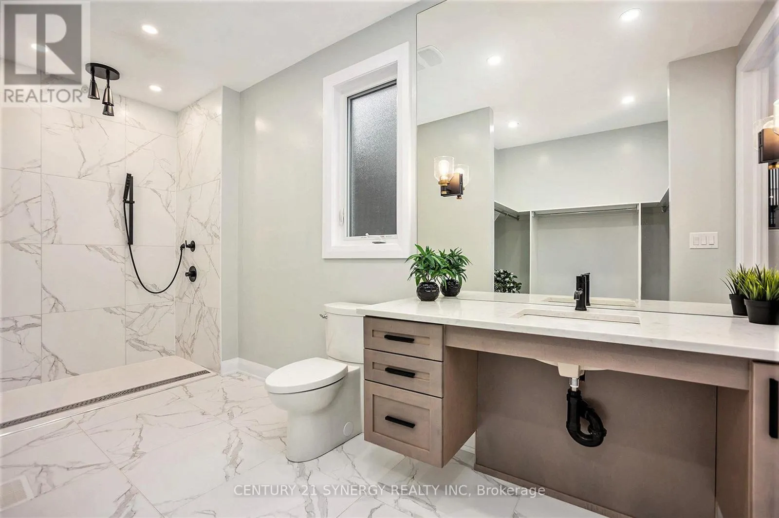 114 CHANDELLE PRIVATE