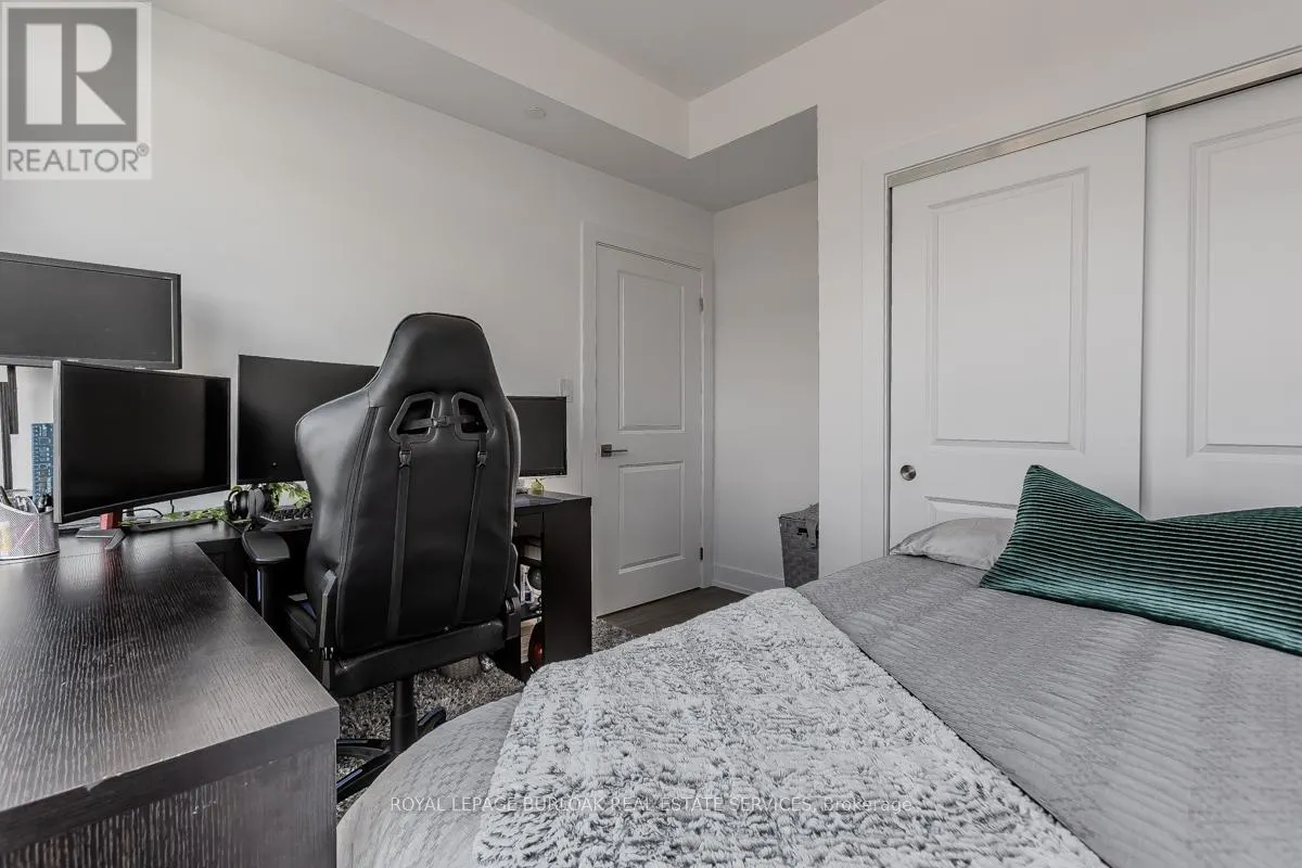 705 - 460 DUNDAS STREET E