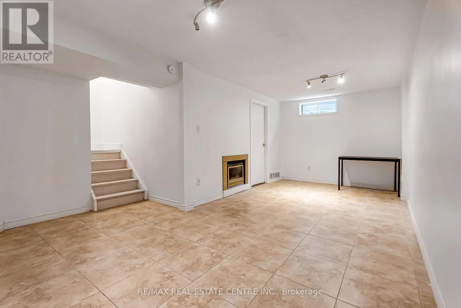 1 - 125 SEKURA CRESCENT