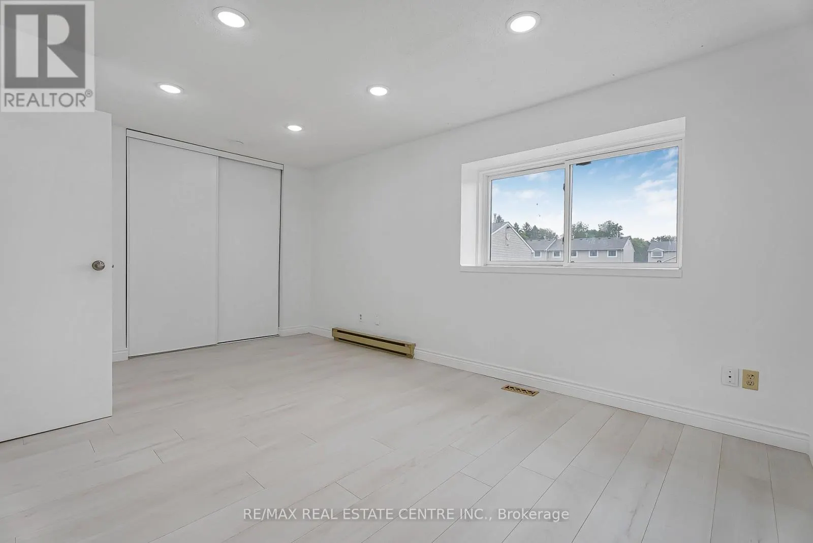 1 - 125 SEKURA CRESCENT