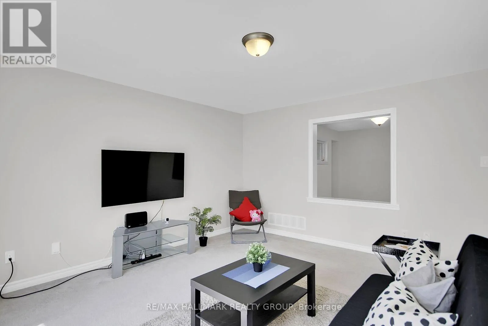 780 LOGPERCH CIRCLE