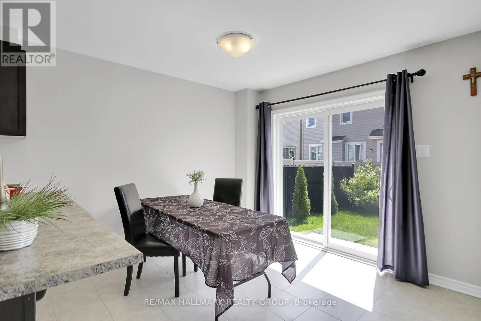 780 LOGPERCH CIRCLE