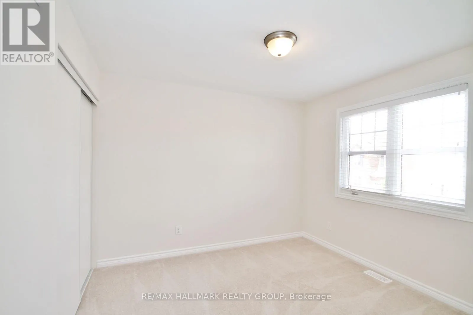 780 LOGPERCH CIRCLE