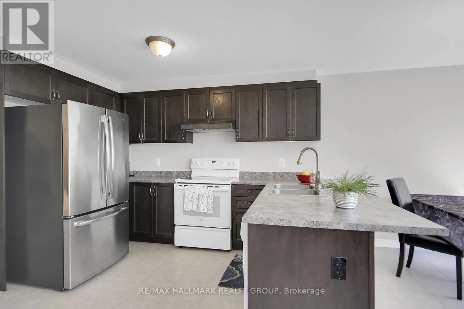 780 LOGPERCH CIRCLE