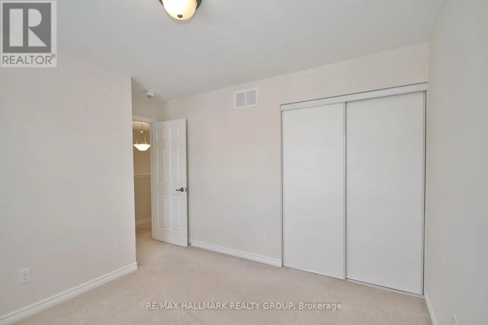 780 LOGPERCH CIRCLE