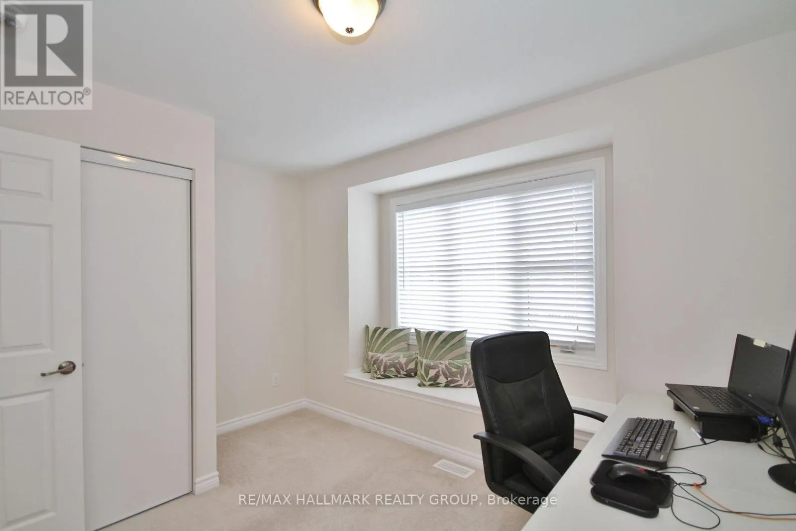 780 LOGPERCH CIRCLE