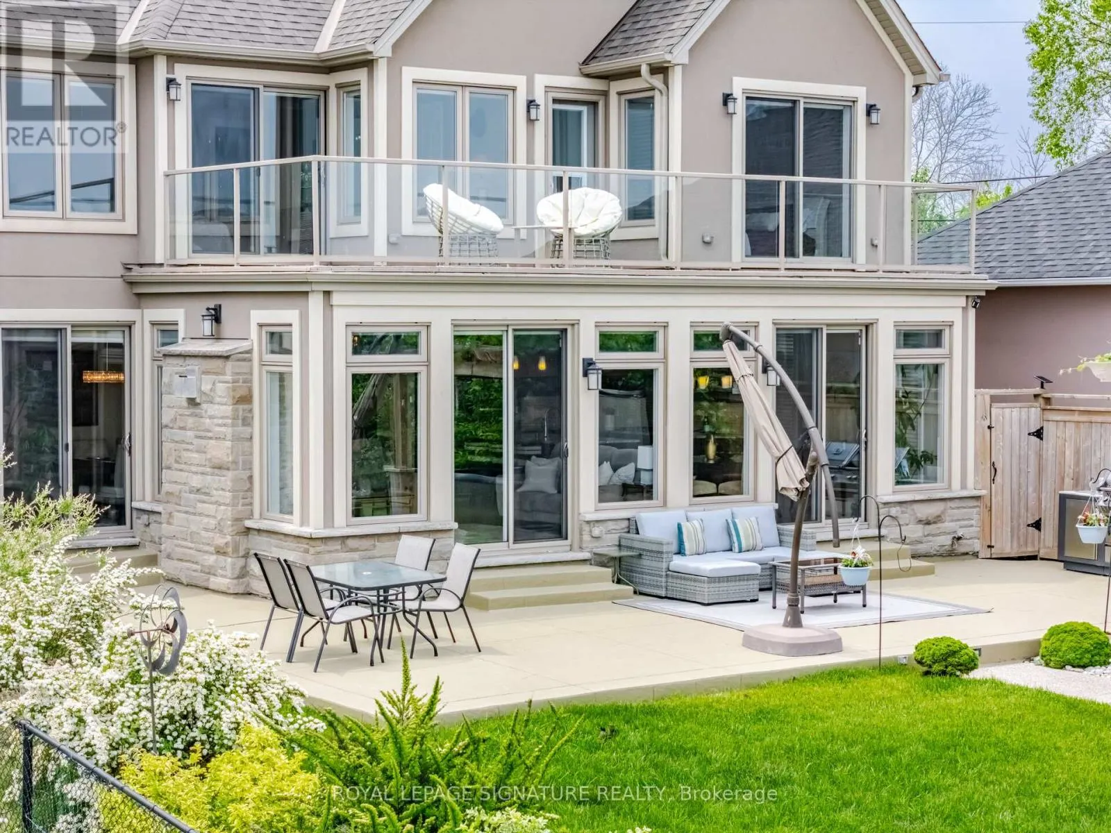 64 SEABREEZE CRESCENT