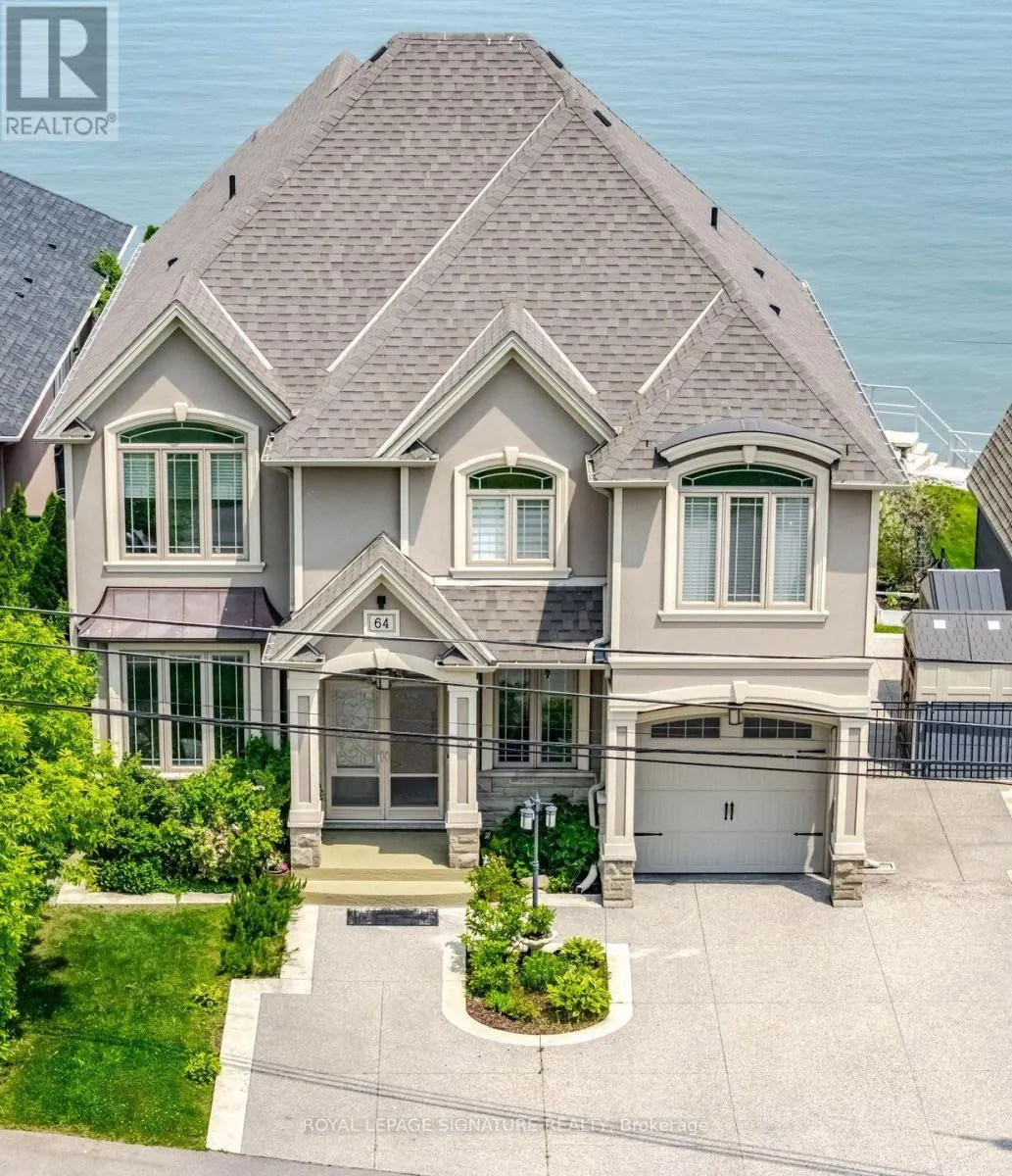 64 SEABREEZE CRESCENT