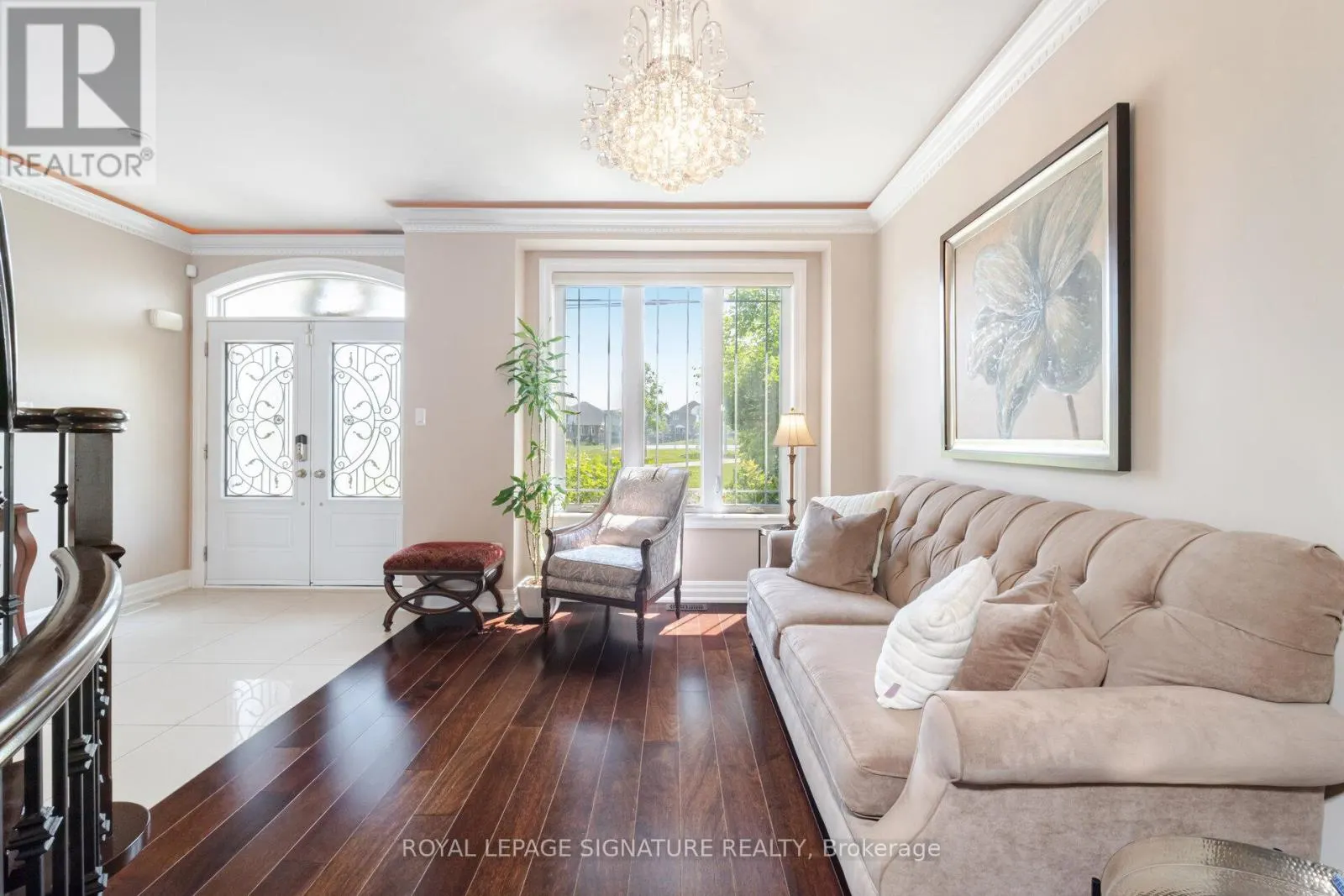 64 SEABREEZE CRESCENT