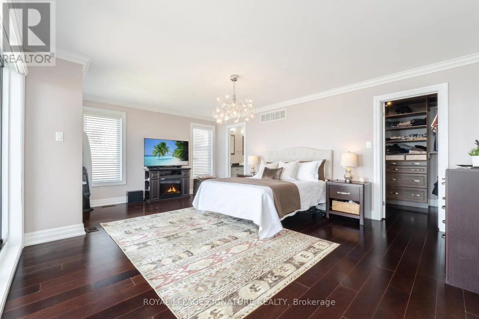 64 SEABREEZE CRESCENT