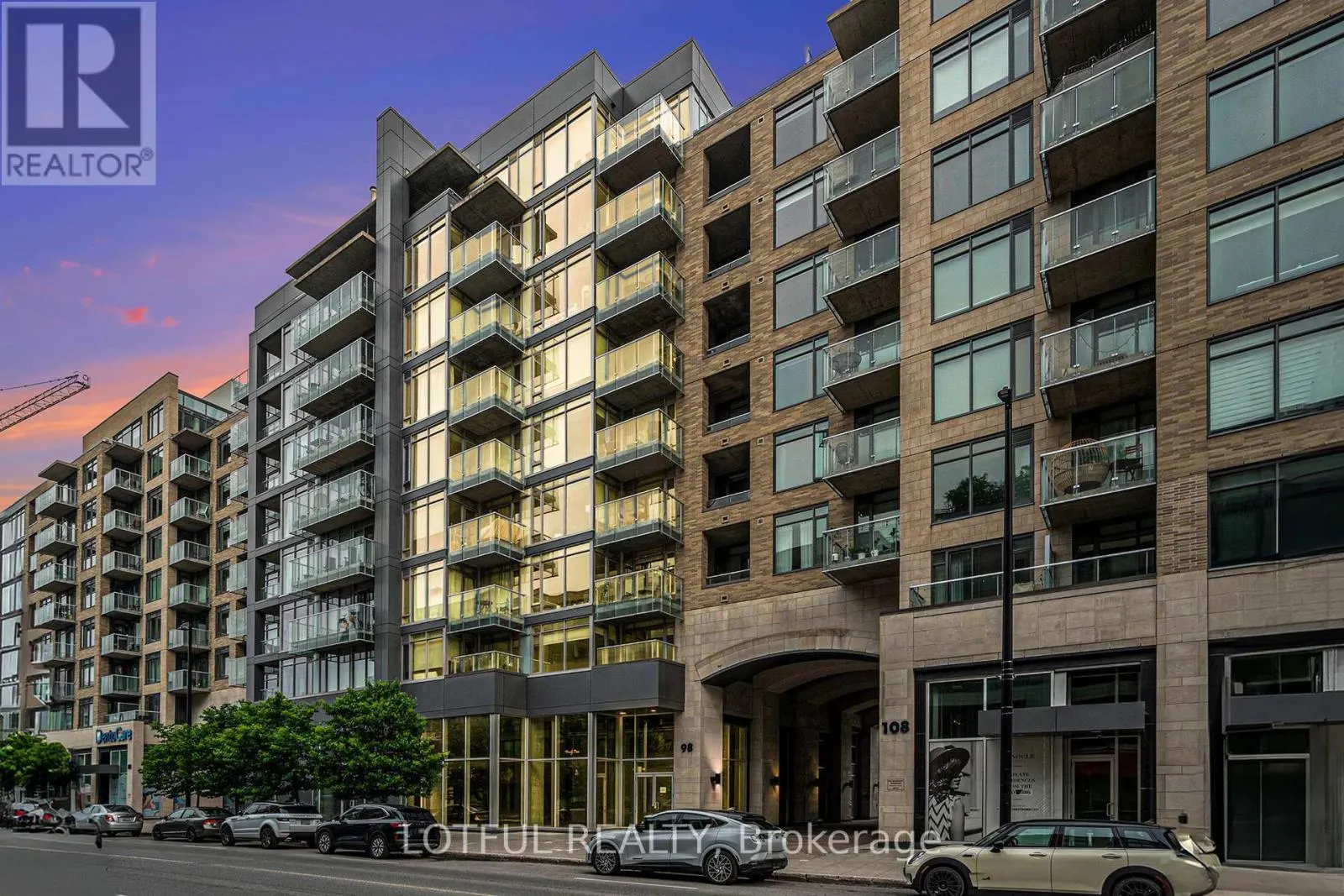 701 - 98 RICHMOND ROAD
