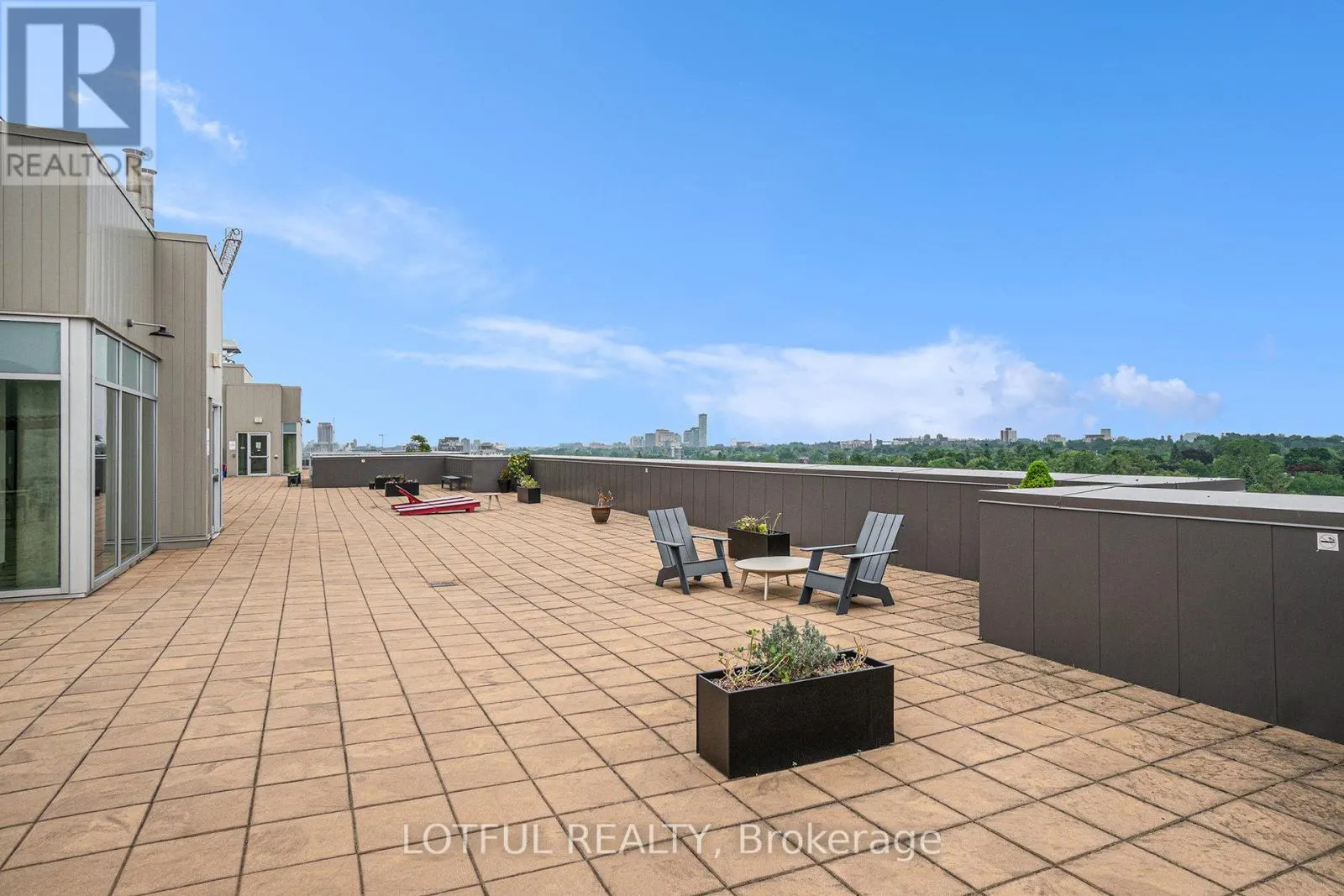 701 - 98 RICHMOND ROAD