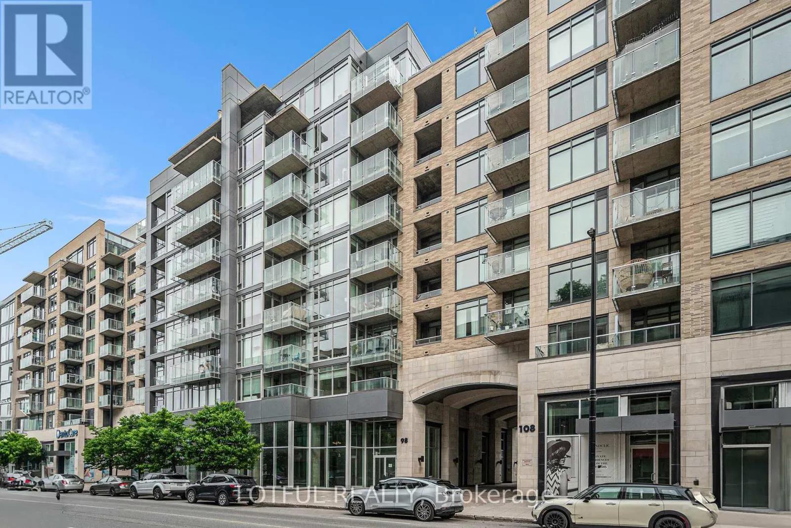 701 - 98 RICHMOND ROAD