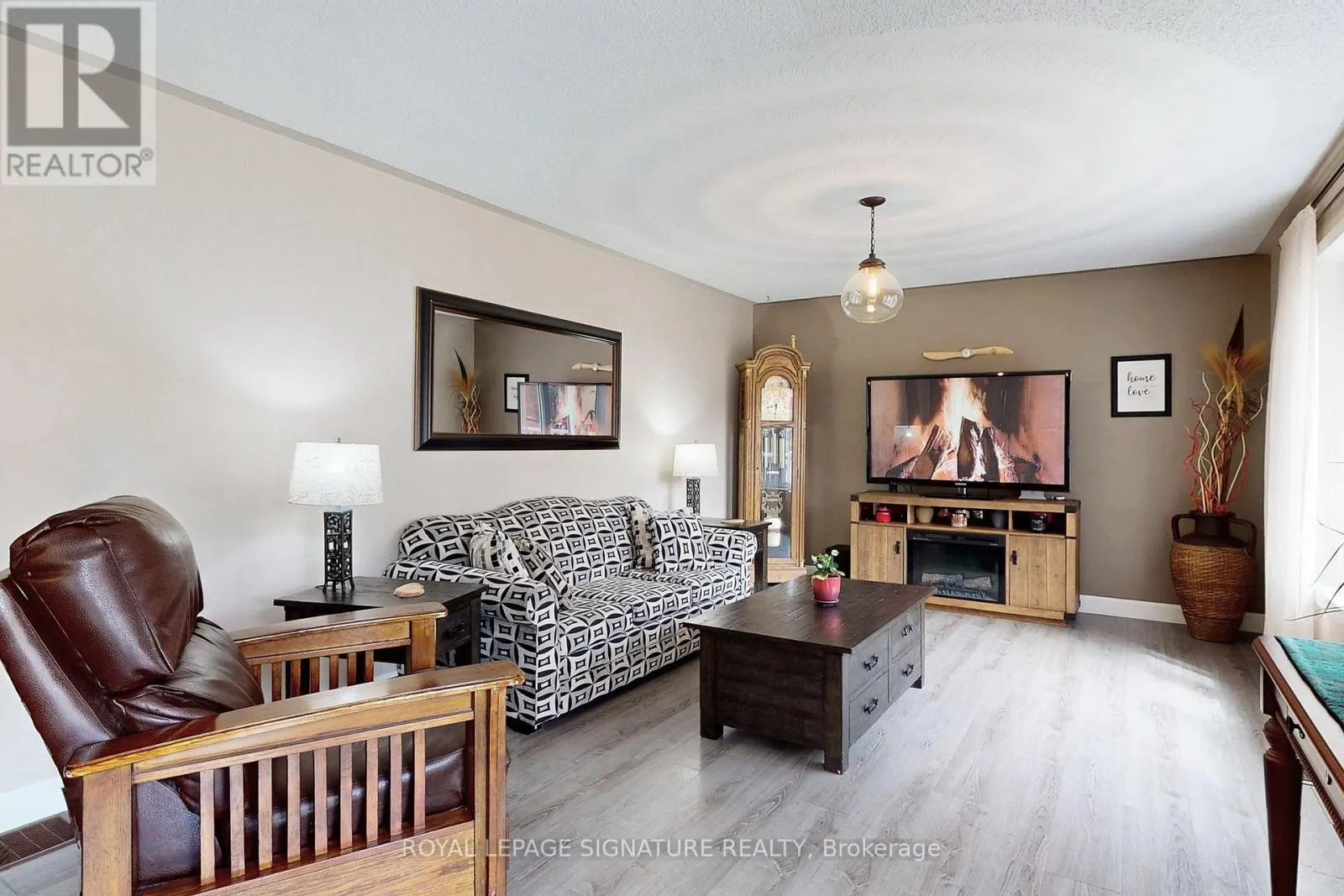 58 ARANDA WAY