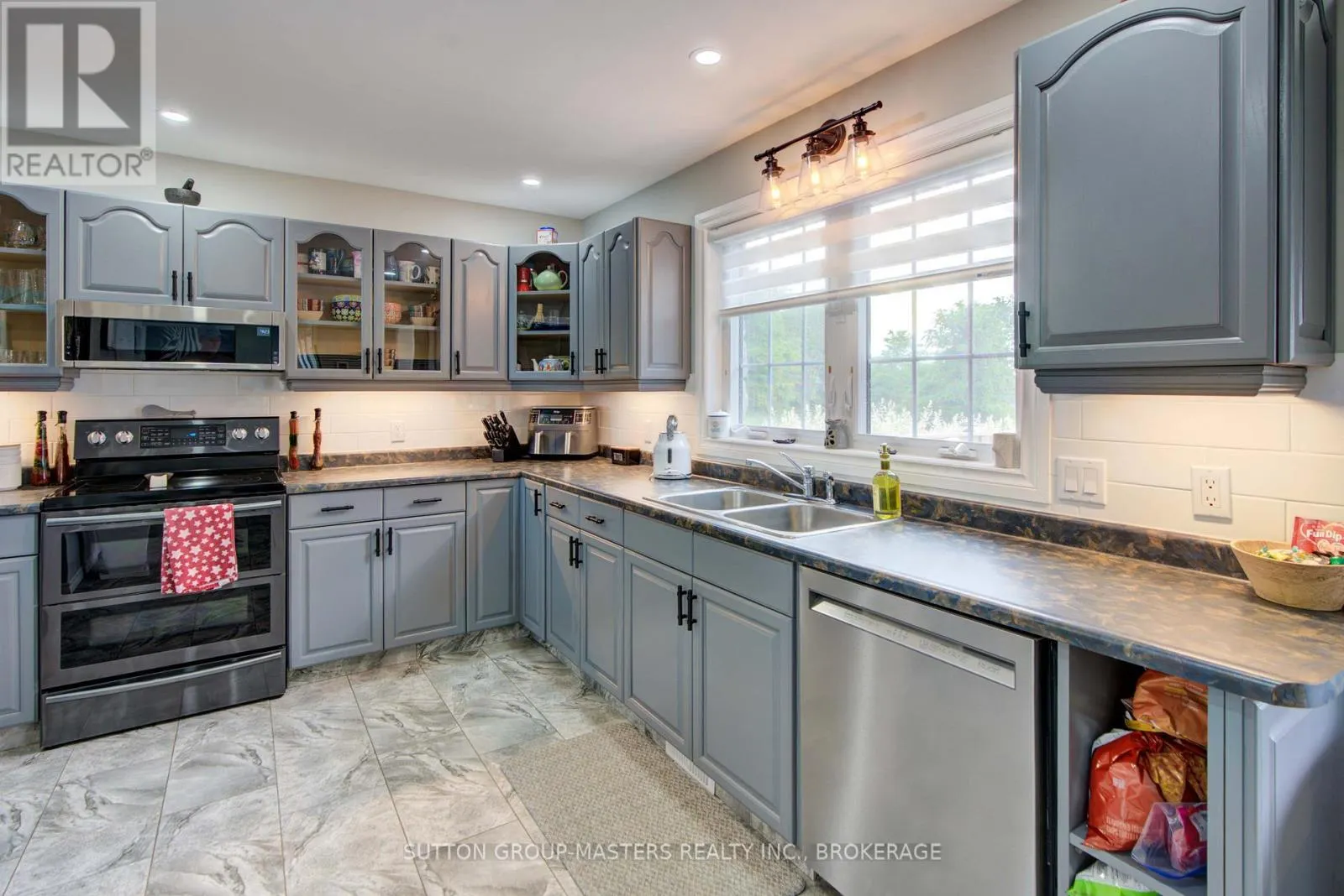 302 GREENS ROAD