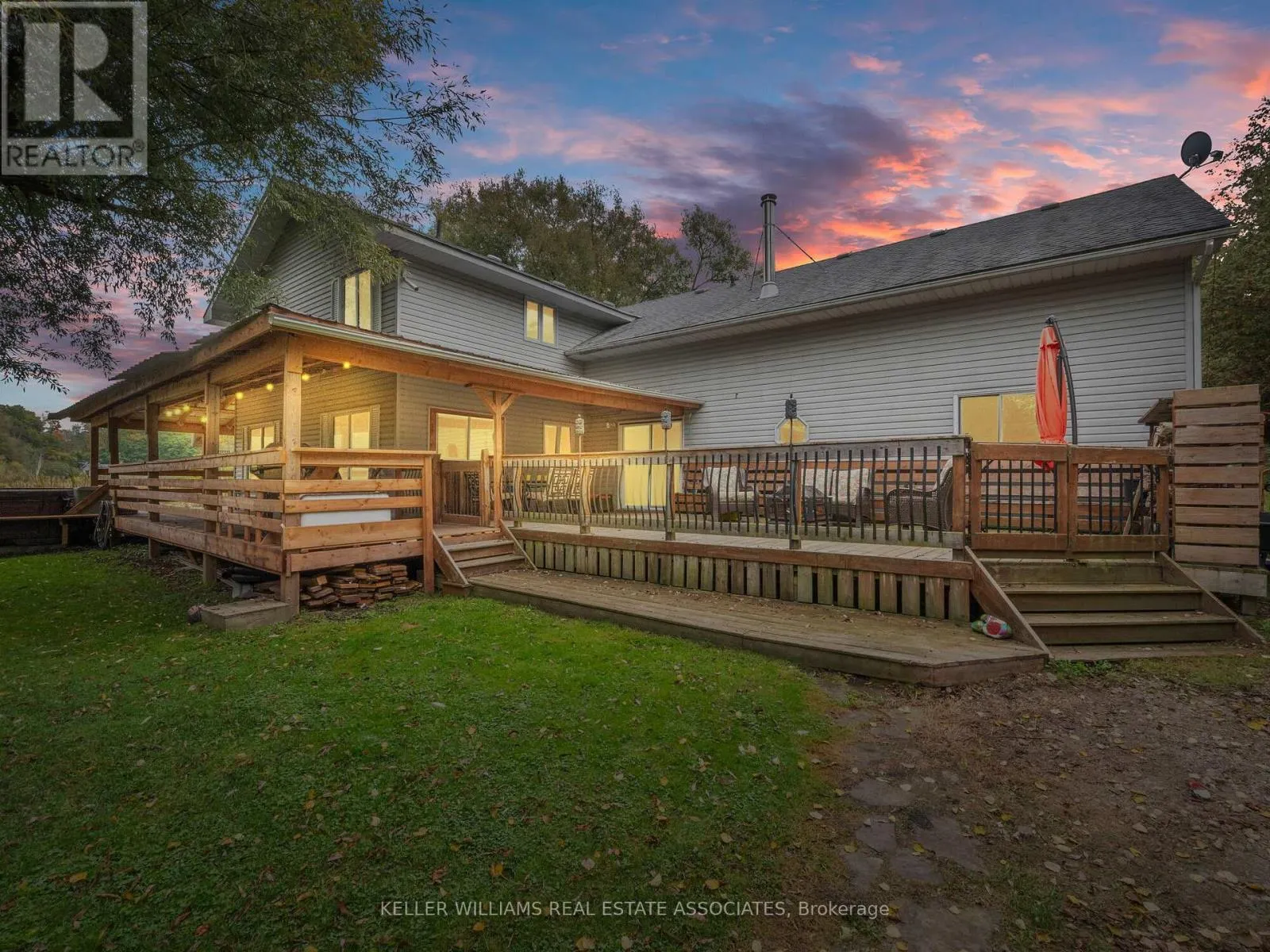 8 SCOTT CRESCENT