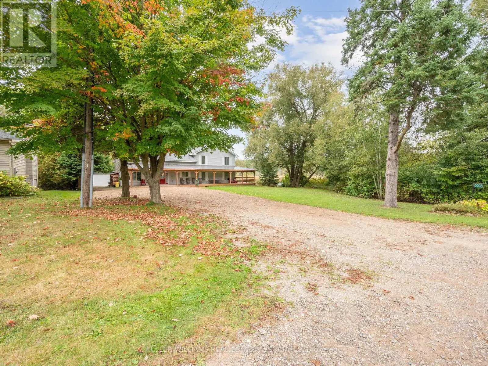 8 SCOTT CRESCENT