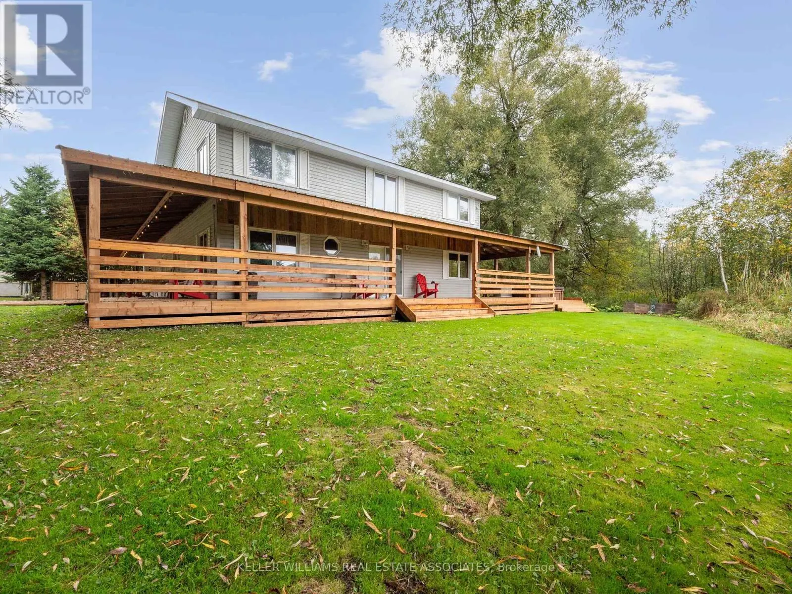 8 SCOTT CRESCENT