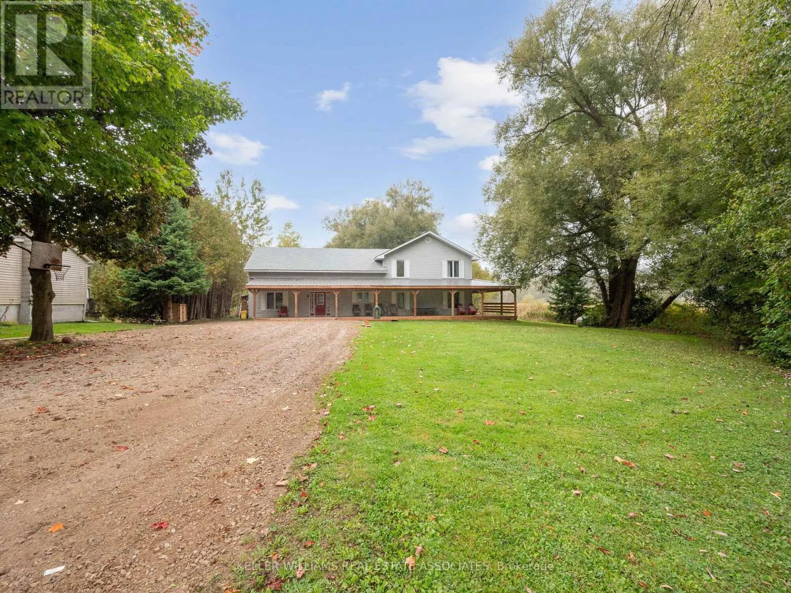 8 SCOTT CRESCENT